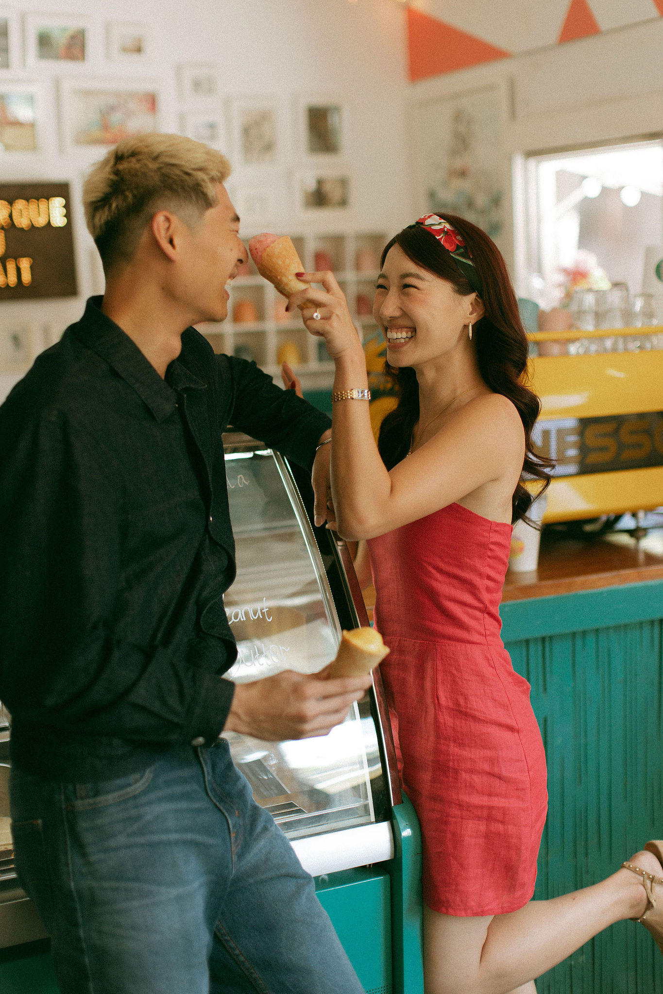 Bali Pre-Wedding Photoshoot | Mt. Batur Pinggan Village, Gelato Diner & Black Sand Beach at Restaurant   pre-wedding photo
