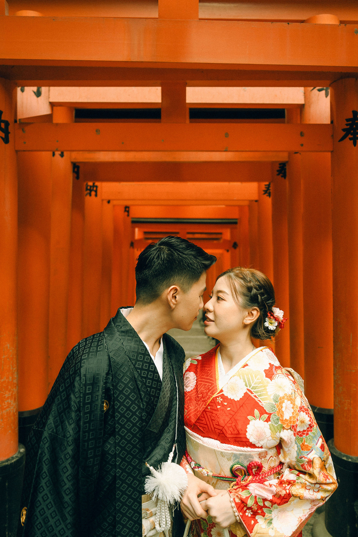 Kyoto Pre-Wedding Photoshoot | Fushimi Inari, Gion & Nara Park at Fushimi Inari Taisha pre-wedding photo