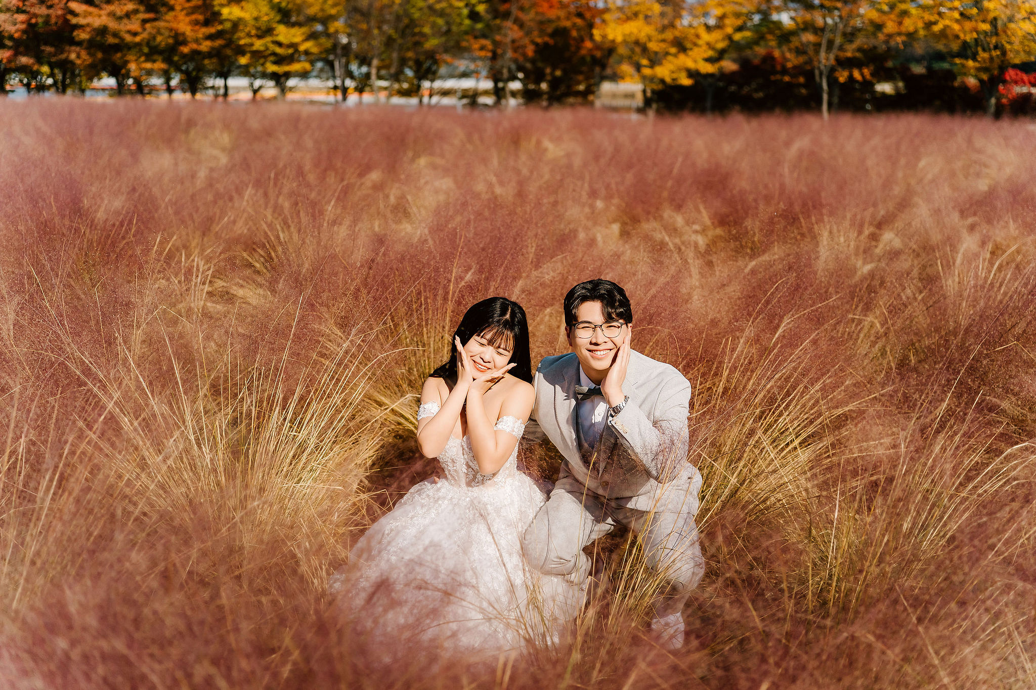 Seoul Pre-Wedding Photoshoot | Muhly Park, Seoul Forest & Cafe Street` at Muhly Park pre-wedding photo