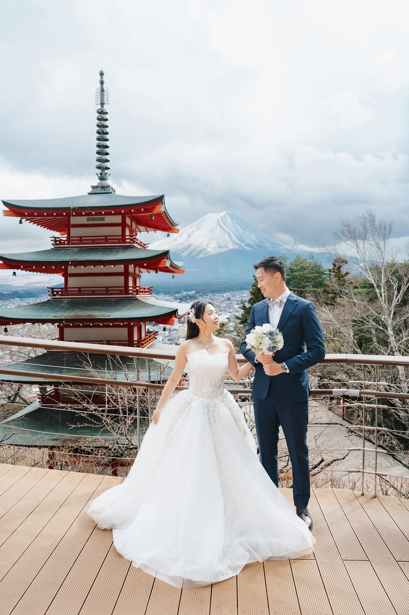 Tokyo & Mt Fuji Pre-Wedding Photoshoot | Tokyo Shrine, Chureito Pagoda & Lake Kawaguchiko at Chureito Pagoda pre-wedding photo