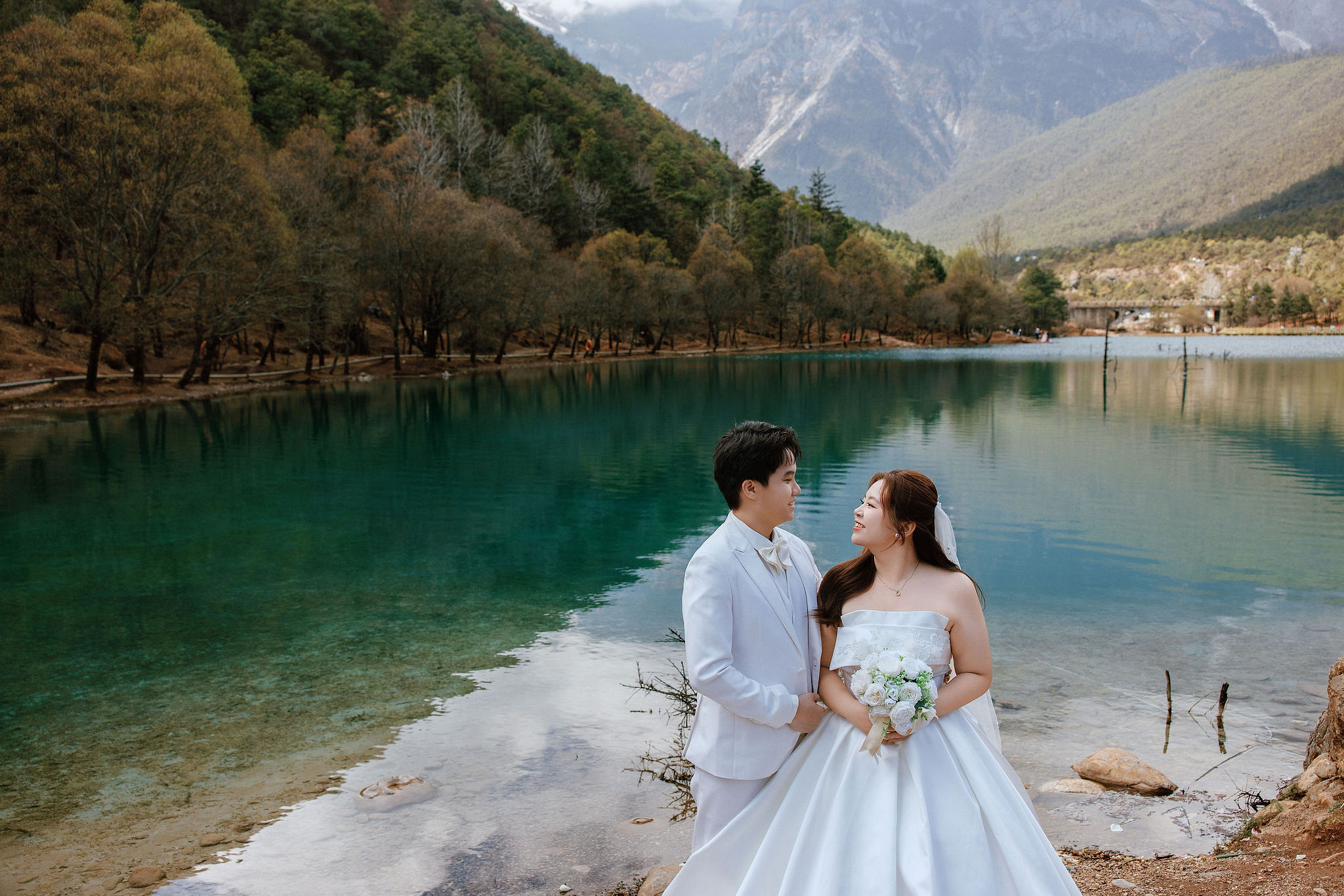 Lijiang Pre-Wedding Photoshoot | Spruce Meadow, Blue Moon Valley & Alpine Lake at Blue Moon Valley pre-wedding photo