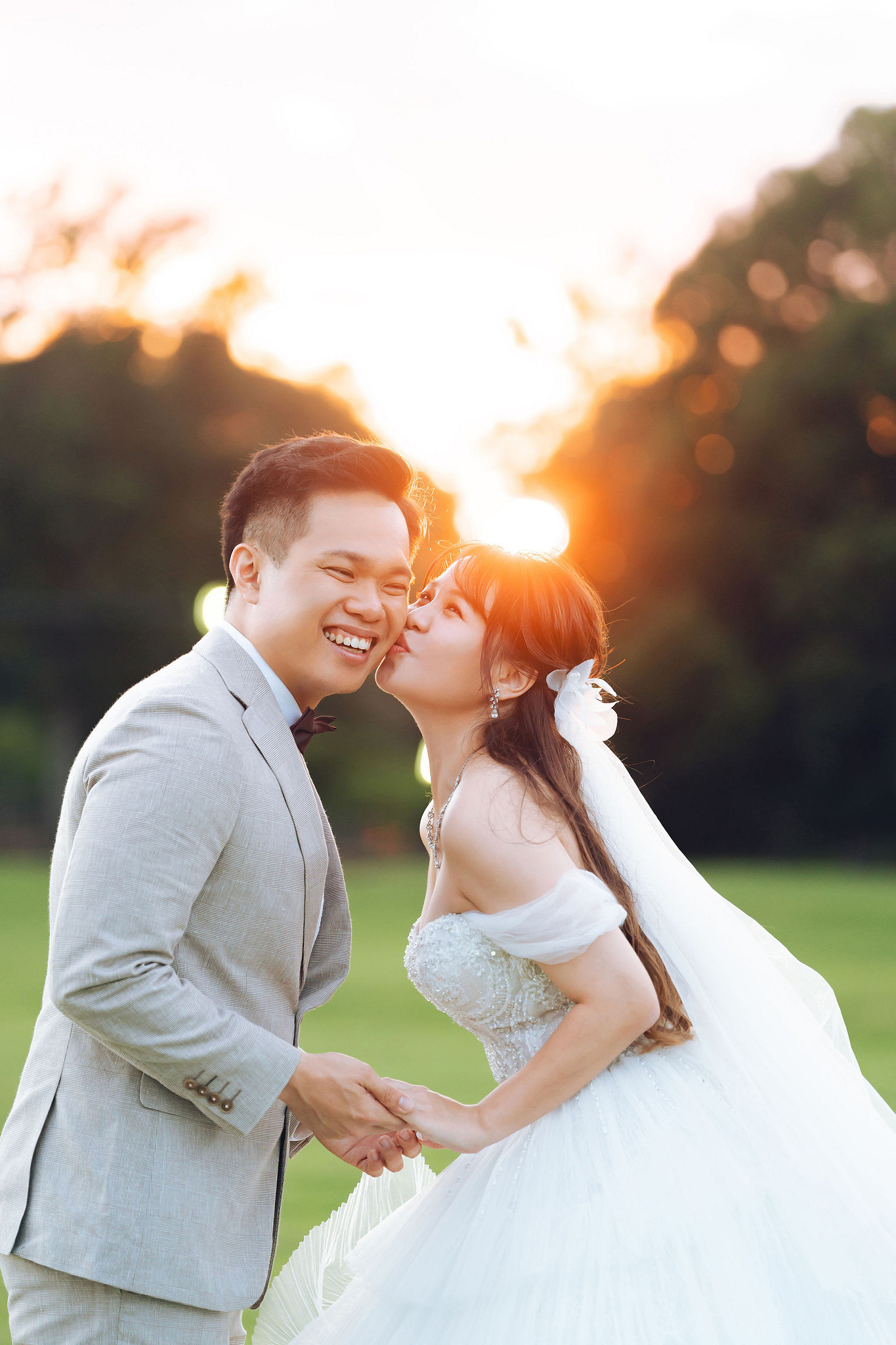 Kyoto Pre-Wedding Photoshoot | Gion Streets, Higashiyama & Nara Park at Nara Park Lawns pre-wedding photo