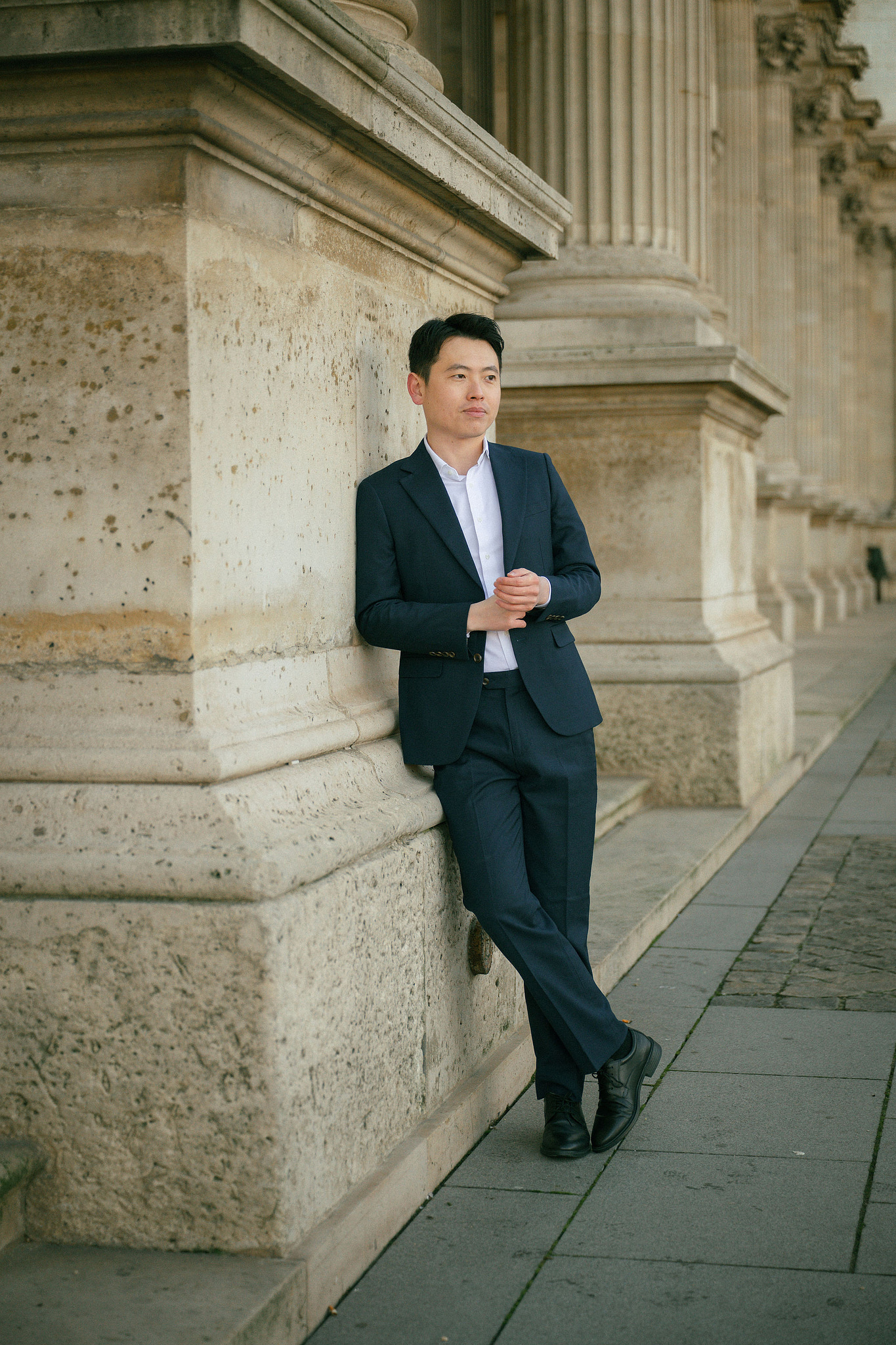 Paris Sunrise Pre-Wedding Photoshoot | Place du Trocadéro, Louvre, Parisian Café & Bir-Hakeim Bridge 巴黎日出婚紗攝影｜特羅卡德羅廣場、羅浮宮、巴黎咖啡館與比爾阿克姆橋 at Louvre pre-wedding photo