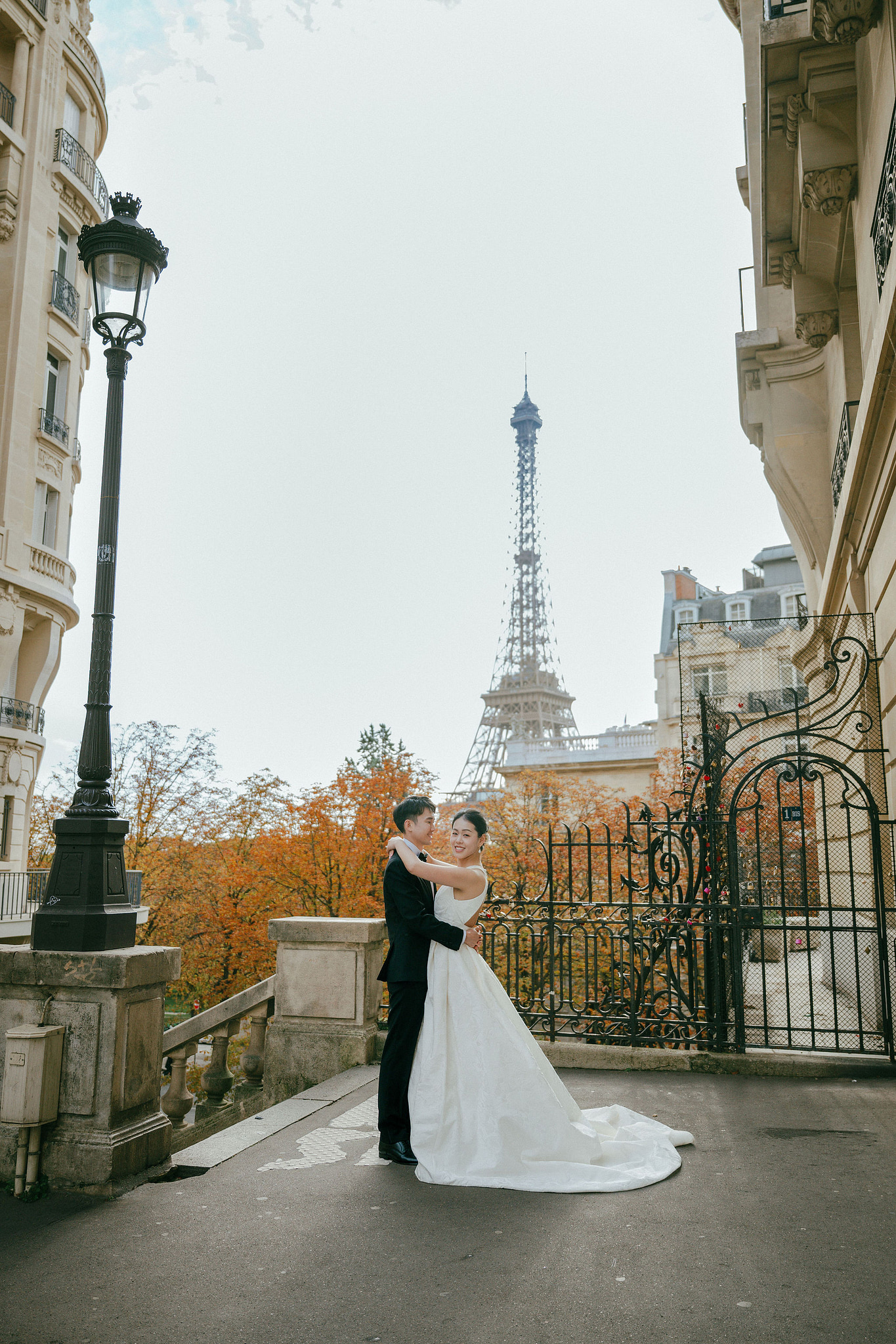 Paris Autumn Pre-Wedding Photoshoot | Place du Trocadéro, Port de Billy, Avenue de Camoëns, Louvre & Luxembourg Gardens at Avenue de Camoëns pre-wedding photo