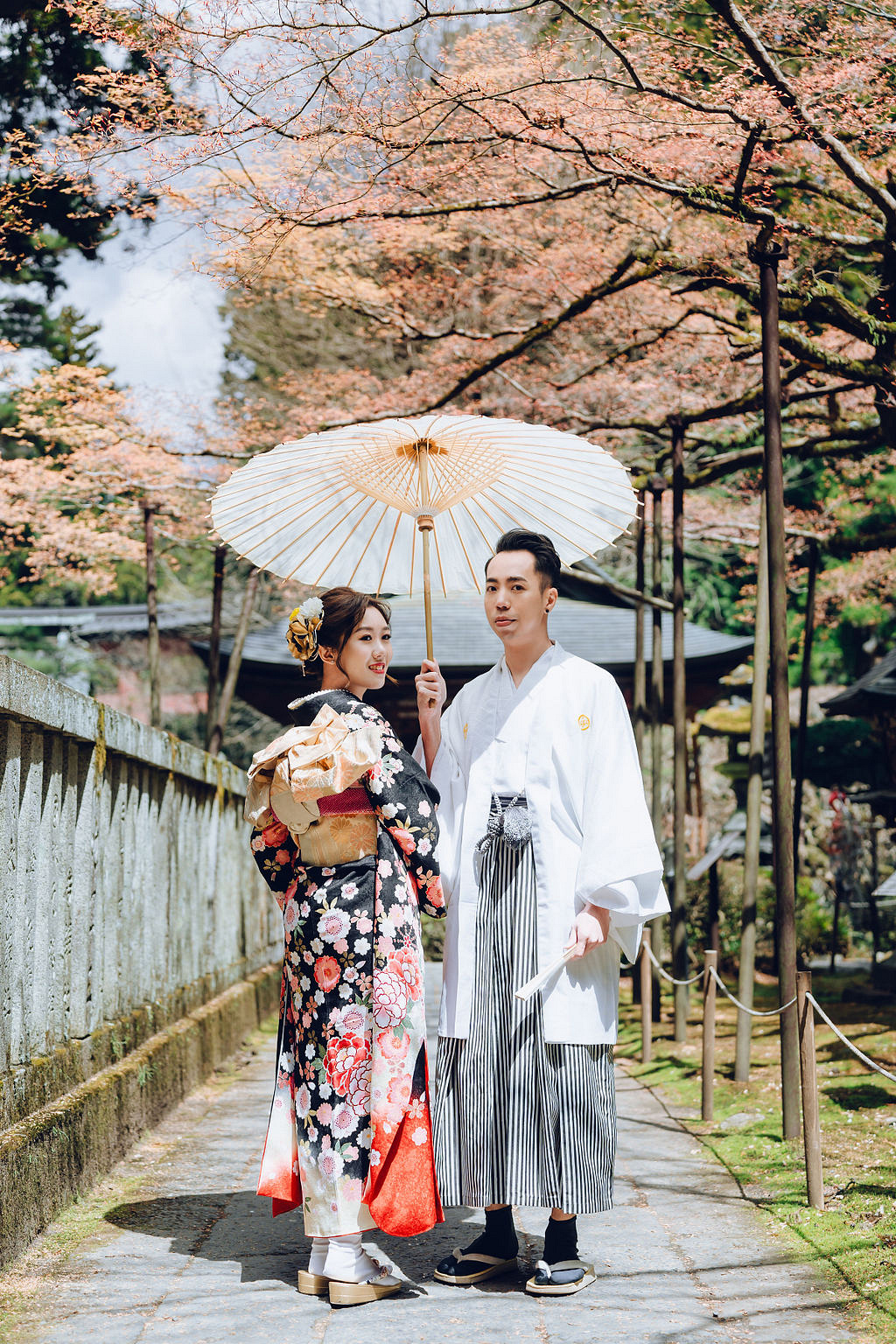Tokyo & Mt Fuji Pre-Wedding Photoshoot | Mt Fuji Shrine, Chureito Pagoda & Lake Kawaguchiko at Mt Fuji Shrine pre-wedding photo