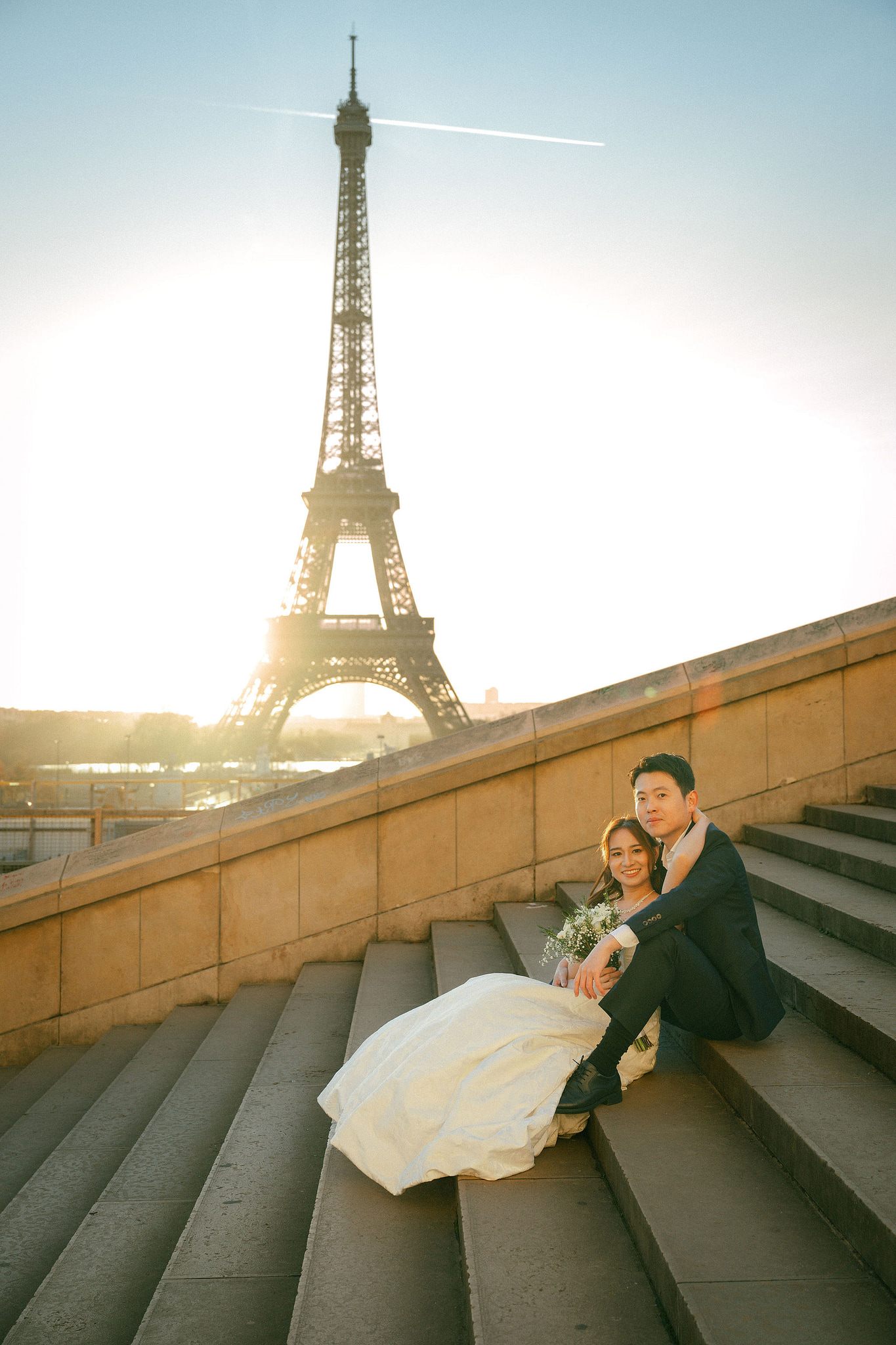 Paris Sunrise Pre-Wedding Photoshoot | Place du Trocadéro, Louvre, Parisian Café & Bir-Hakeim Bridge 巴黎日出婚紗攝影｜特羅卡德羅廣場、羅浮宮、巴黎咖啡館與比爾阿克姆橋 at Place du Trocadéro pre-wedding photo