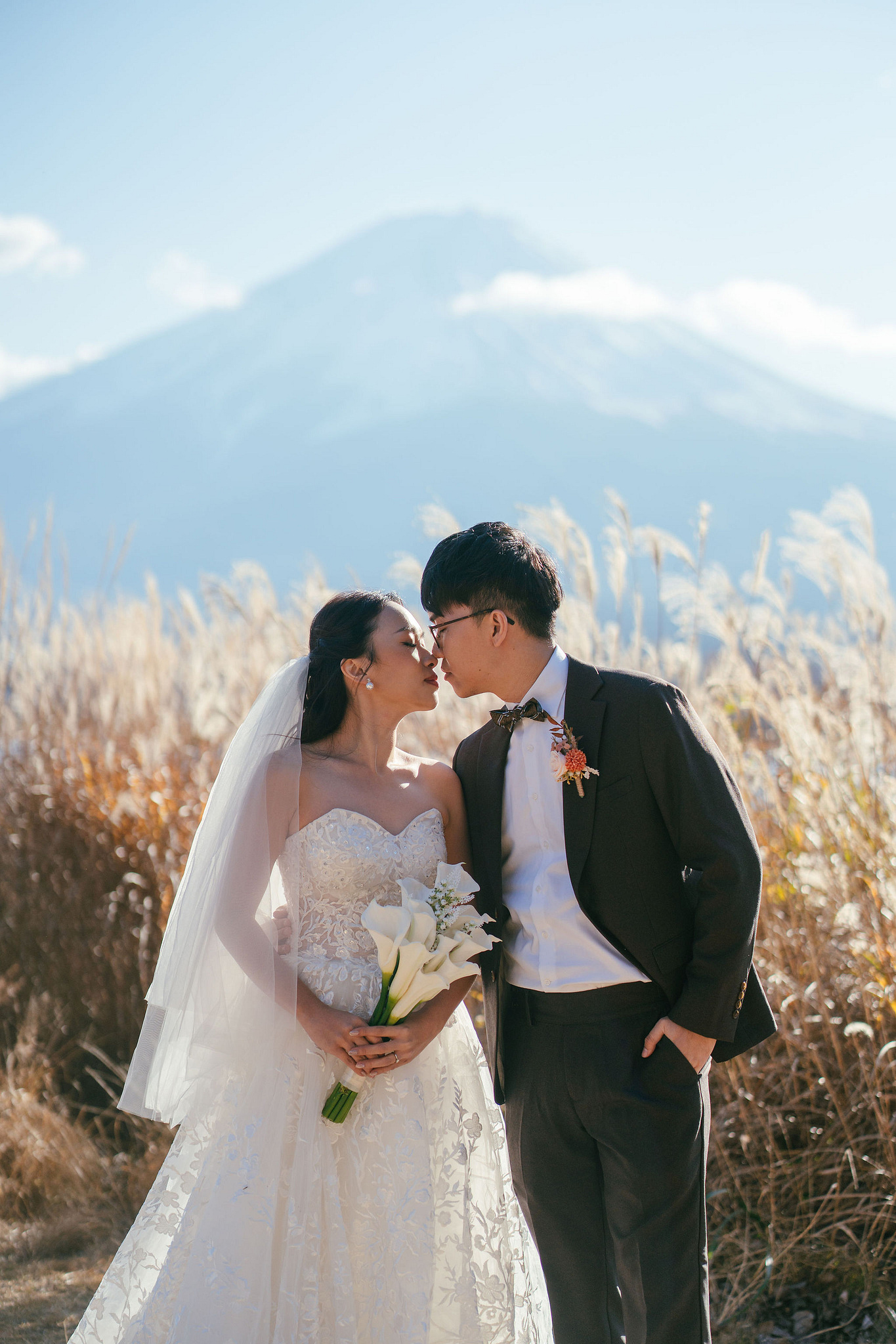 Tokyo & Mt Fuji Pre-Wedding Photoshoot | Asakusa Temple, Maple Corridor, Susuki Fields & Lake Kawaguchiko at Suzuki Fields pre-wedding photo