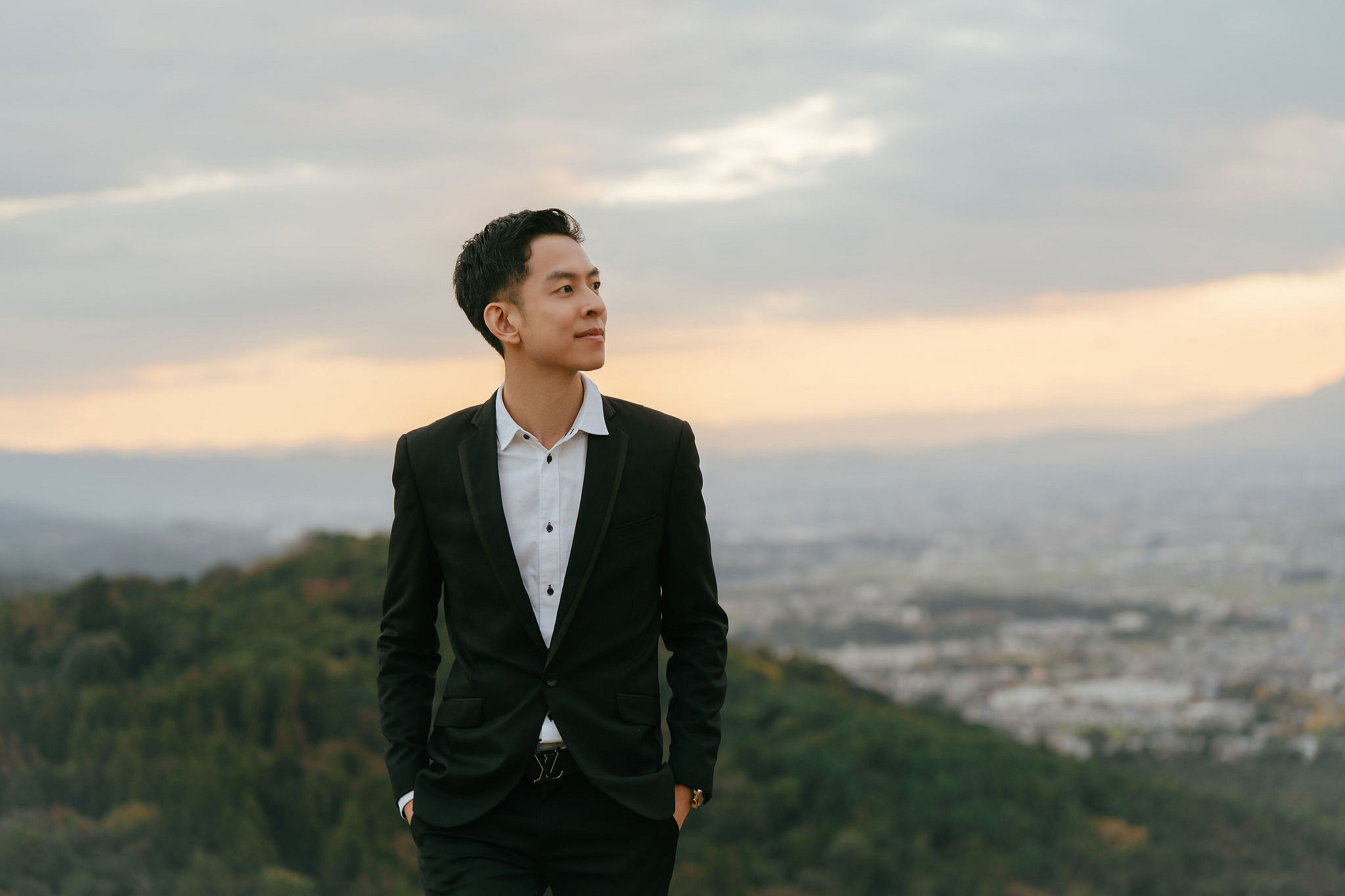 Kyoto Pre-Wedding Photoshoot | Gion Streets & Fushimi Inari Shrine & Nara Park at Nara Park & Mount Wakakusa pre-wedding photo
