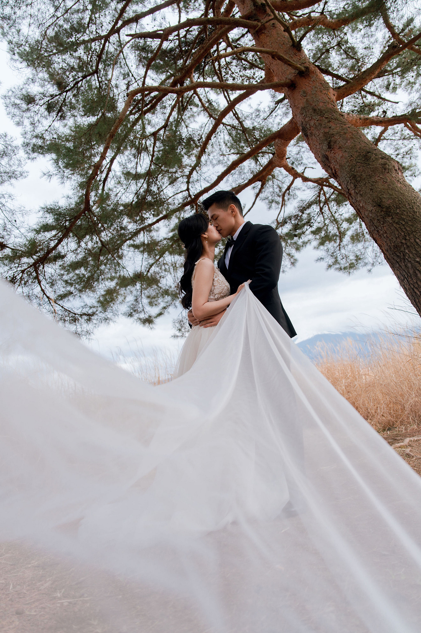 Tokyo & Mt Fuji Pre-Wedding Photoshoot | Senso-Ji Temple, Tokyo Park & Lake Kawaguchiko at Lake Kawaguchiko pre-wedding photo