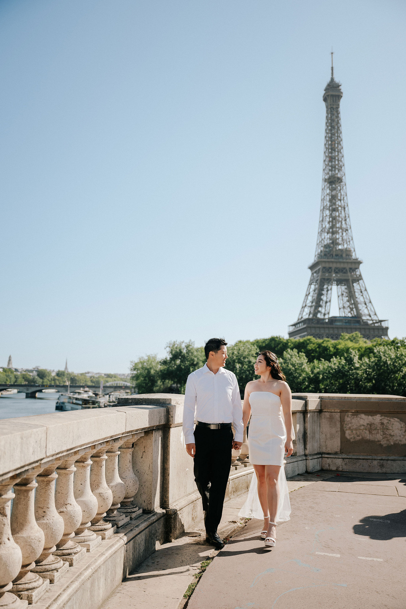 Paris Pre-Wedding Photoshoot | Place du Trocadéro, Port Debilly, Louvre, Parisian Streets & Bir-Hakeim Bridge at Bir-Hakeim Bridge pre-wedding photo