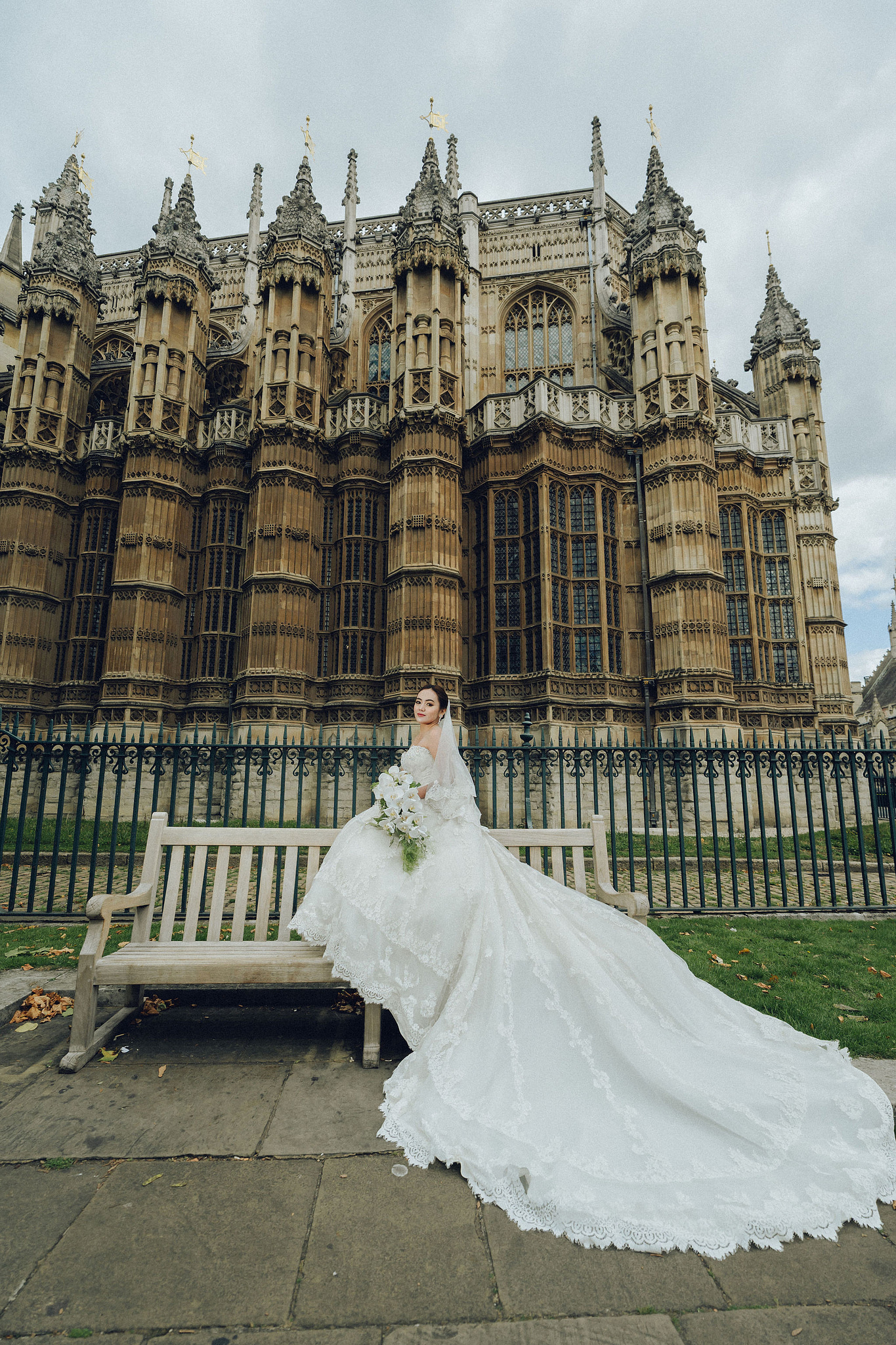 London Pre-Wedding Photoshoot | Westminster, St. Paul’s Cathedral & London Streets at Westminster pre-wedding photo