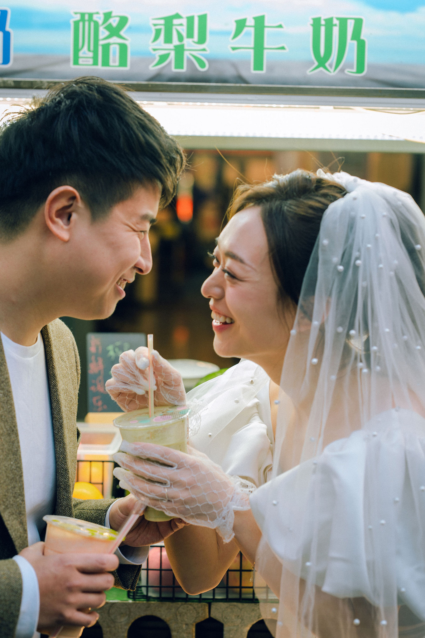 Taiwan Pre-Wedding Photoshoot | Dadaocheng, Nanjing Road & Huaxi Street at Huaxi Street pre-wedding photo