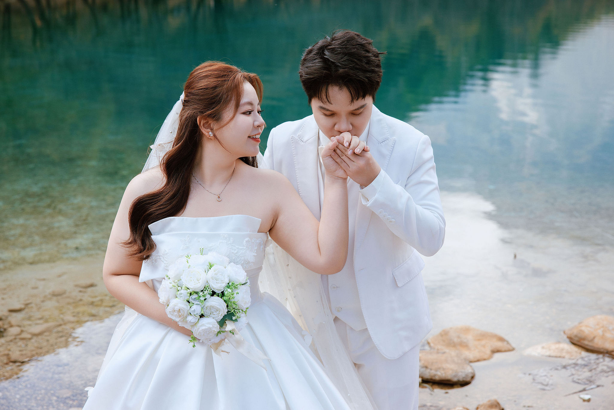 Lijiang Pre-Wedding Photoshoot | Spruce Meadow, Blue Moon Valley & Alpine Lake at Blue Moon Valley pre-wedding photo