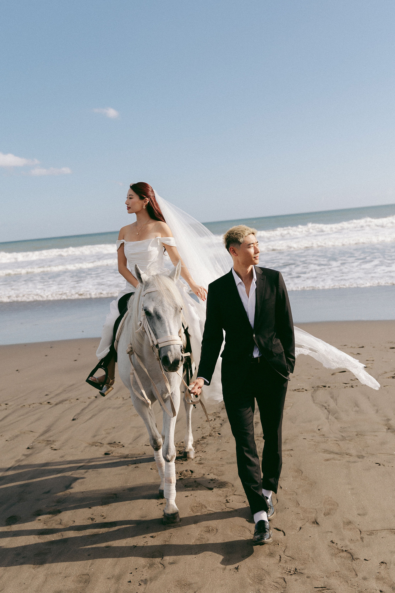 Bali Pre-Wedding Photoshoot | Mt. Batur Pinggan Village, Gelato Diner & Black Sand Beach at Beach   pre-wedding photo