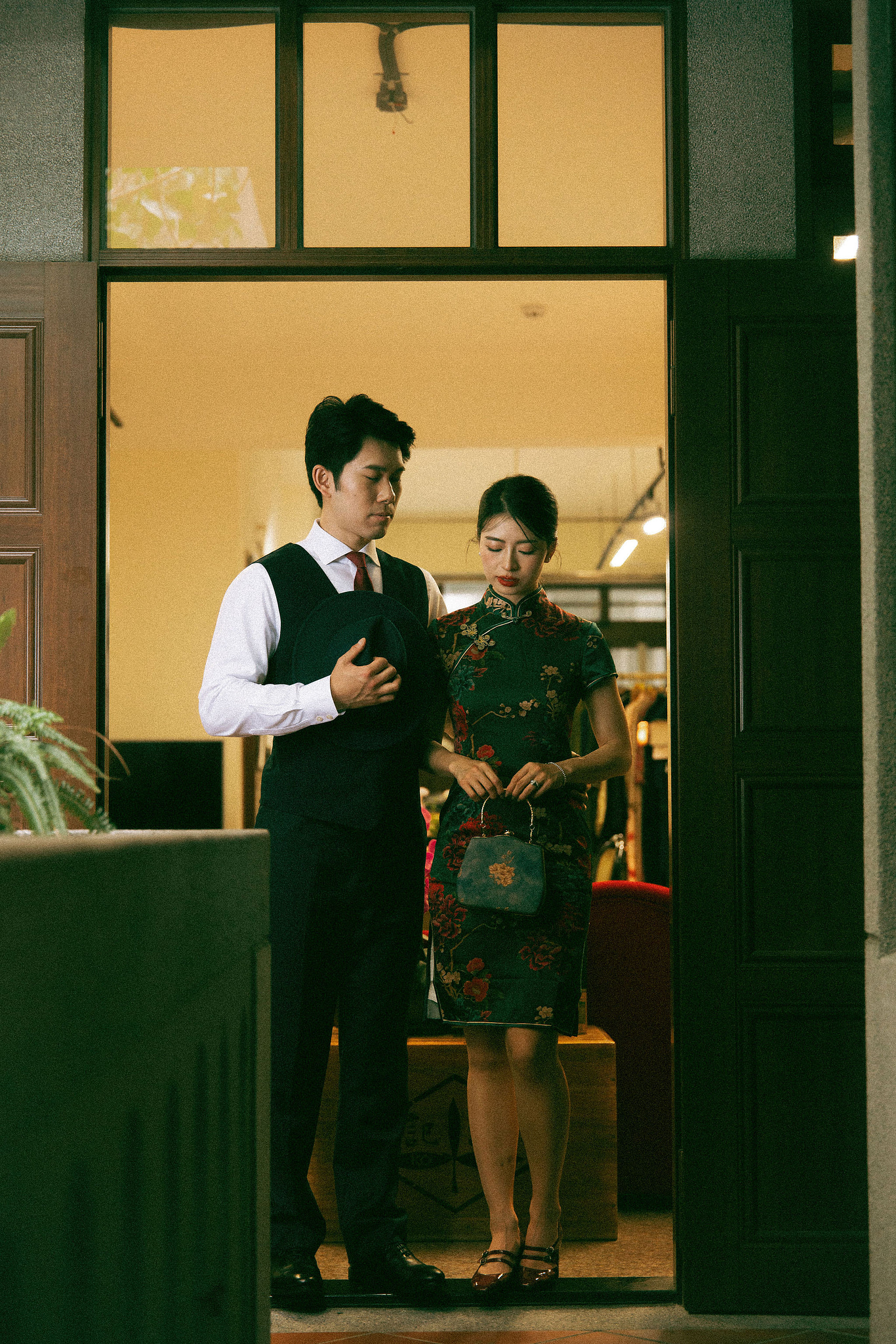 Taiwan Pre-Wedding Photoshoot Traditional Garden Qi Pao Experience Yangmingshan Vintage Night Market Shoot at Historic Garden pre-wedding photo