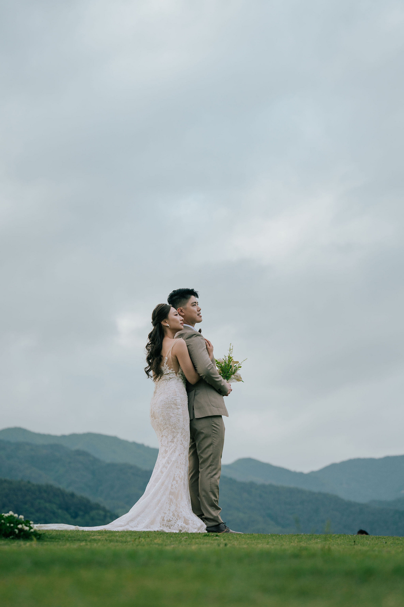 Mt. Fuji Pre-Wedding Photoshoot | Mt. Fuji Village, Oishi Park & Mt. Fuji Park at Mt. Fuji Park pre-wedding photo