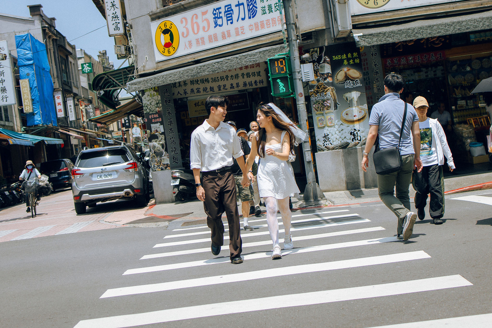 Taiwan Pre-Wedding Photoshoot | Dadaocheng & Children's Amusement Park at Da Dao Cheng pre-wedding photo