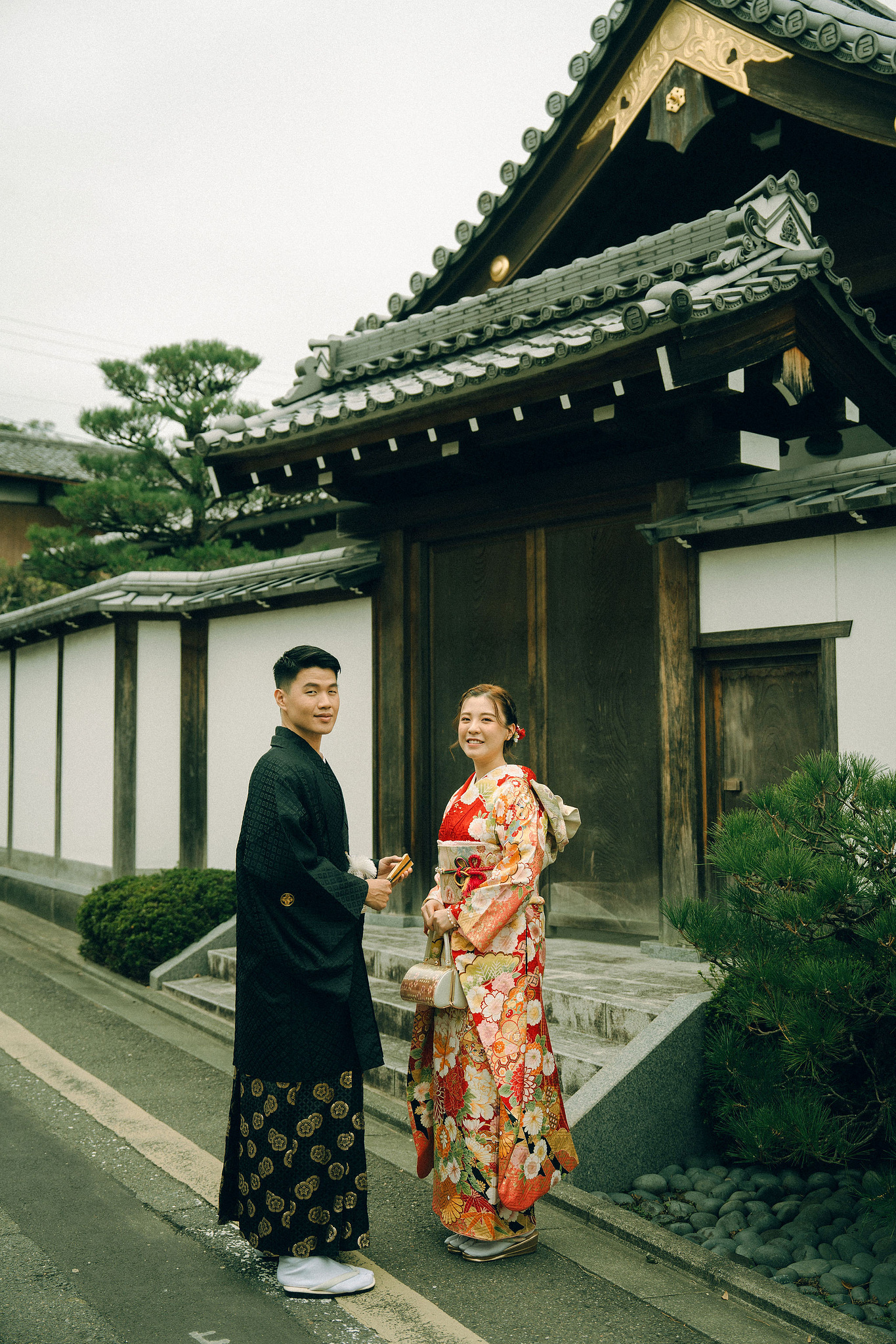 Kyoto Pre-Wedding Photoshoot | Fushimi Inari, Gion & Nara Park at Fushimi Inari Taisha pre-wedding photo