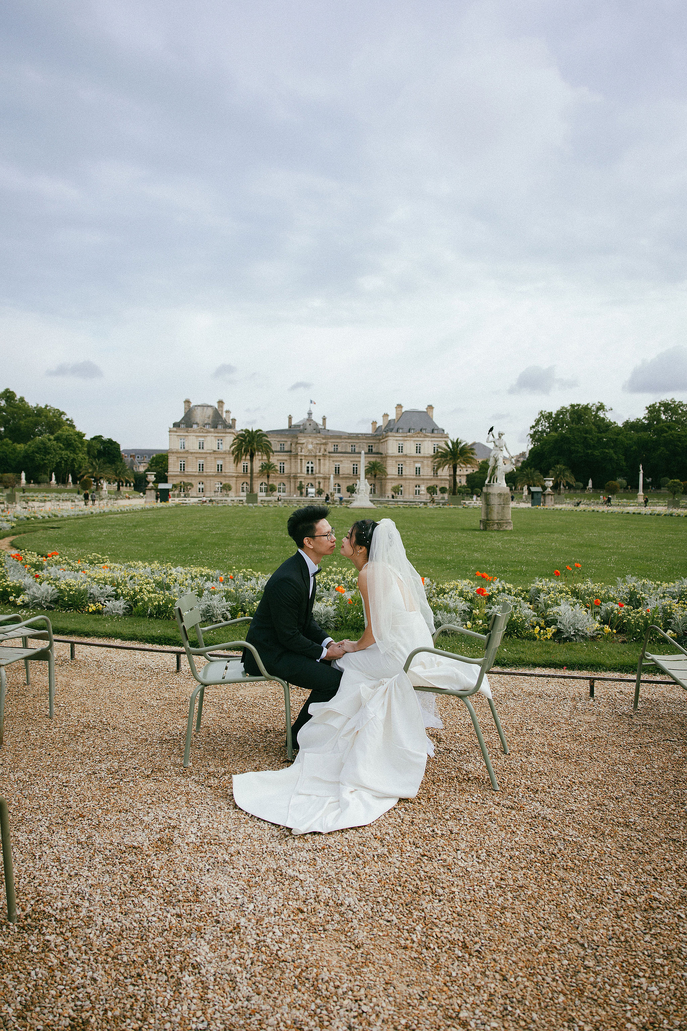 Paris Pre-Wedding Photoshoot | Place du Trocadéro, Luxembourg Gardens, Parisian Café, Louvre & Bir-Hakeim Bridge at Luxembourg Gardens pre-wedding photo