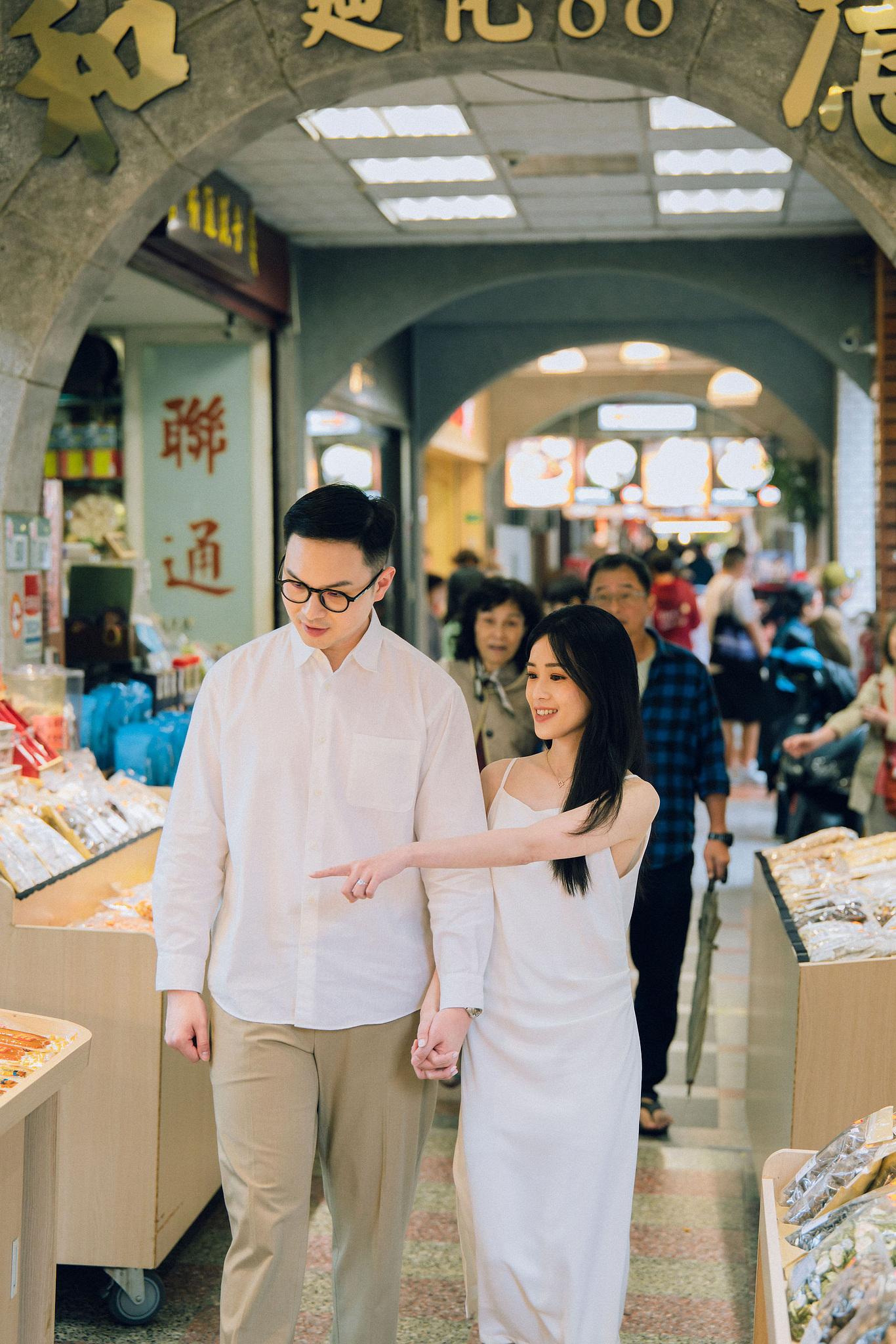 Taiwan Pre-Wedding Photoshoot | Dadaocheng, Shifen & Jiufen at Da Dao Cheng pre-wedding photo