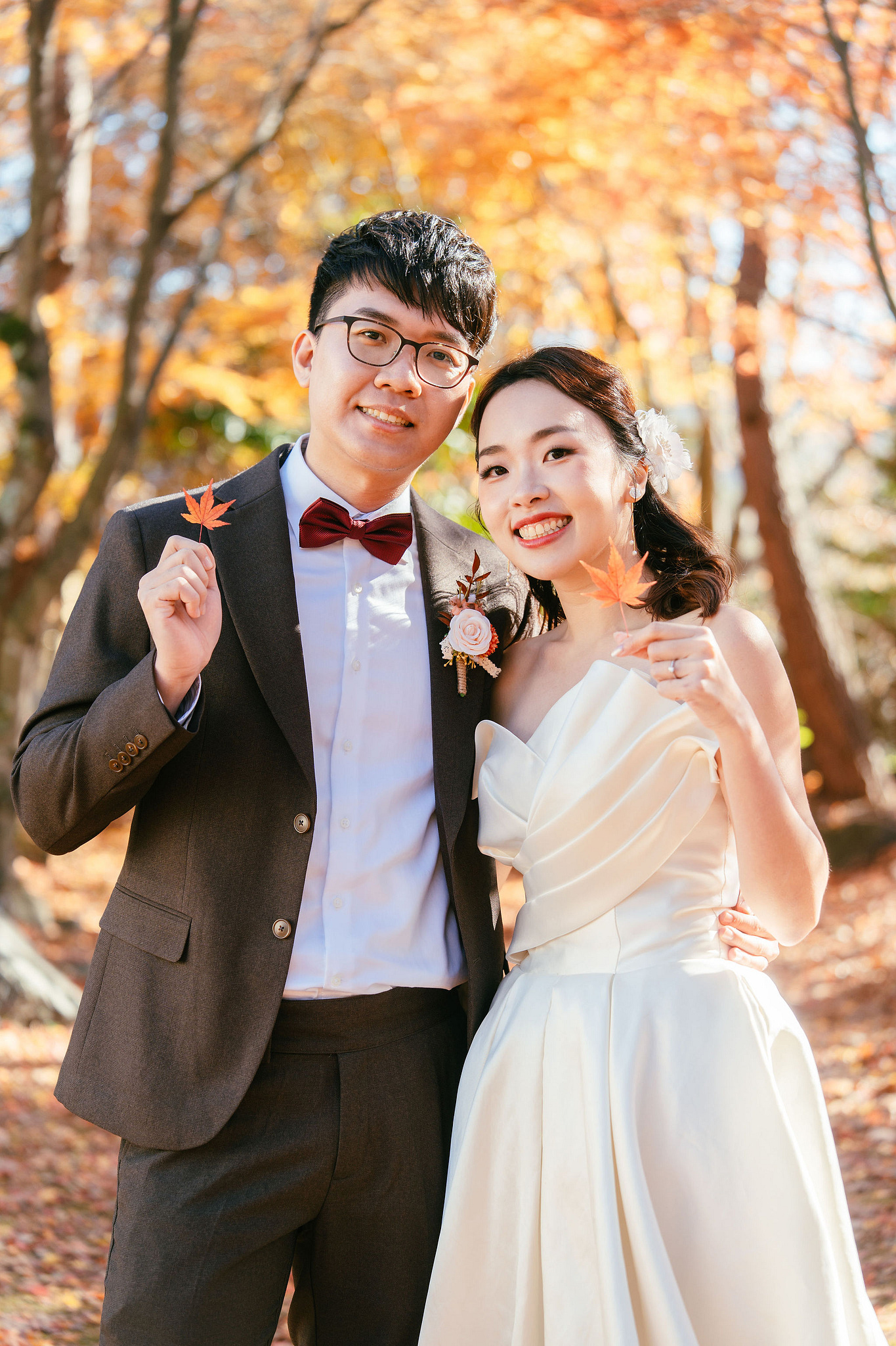 Tokyo & Mt Fuji Pre-Wedding Photoshoot | Asakusa Temple, Maple Corridor, Susuki Fields & Lake Kawaguchiko at Maple Corridor pre-wedding photo