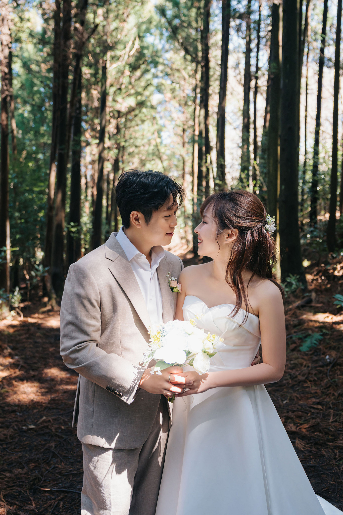 Jeju Pre-Wedding Photoshoot | Wangimae Forest, Yerae Ecological Park & Geumneung Beach at Wangimae Forest pre-wedding photo