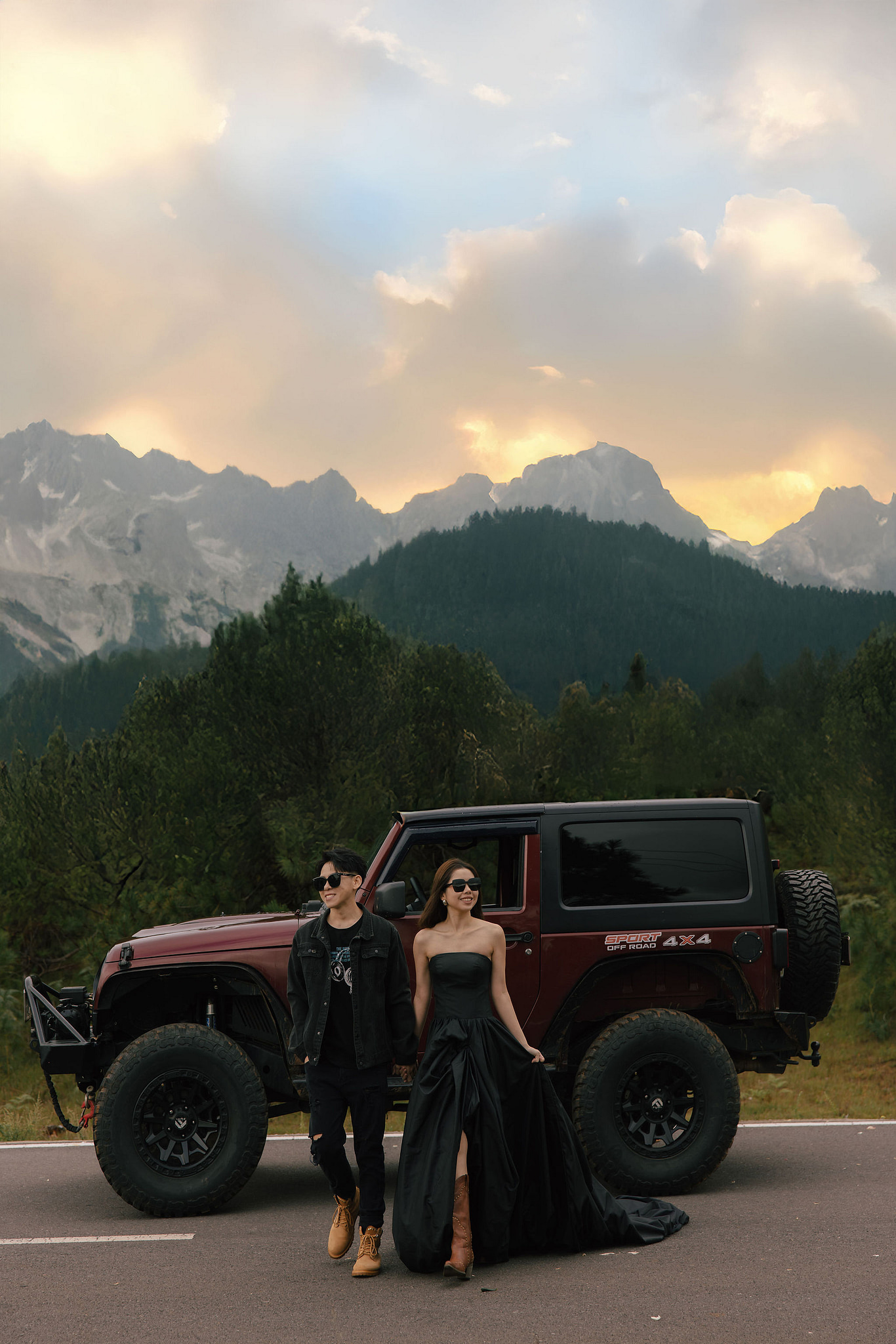 Yunnan Pre-Wedding Photoshoot Lijiang Dragon Jade Mountain Tribal Experience Ancient Town Hanfu at Jade Dragon Snow Mountain Foothills pre-wedding photo