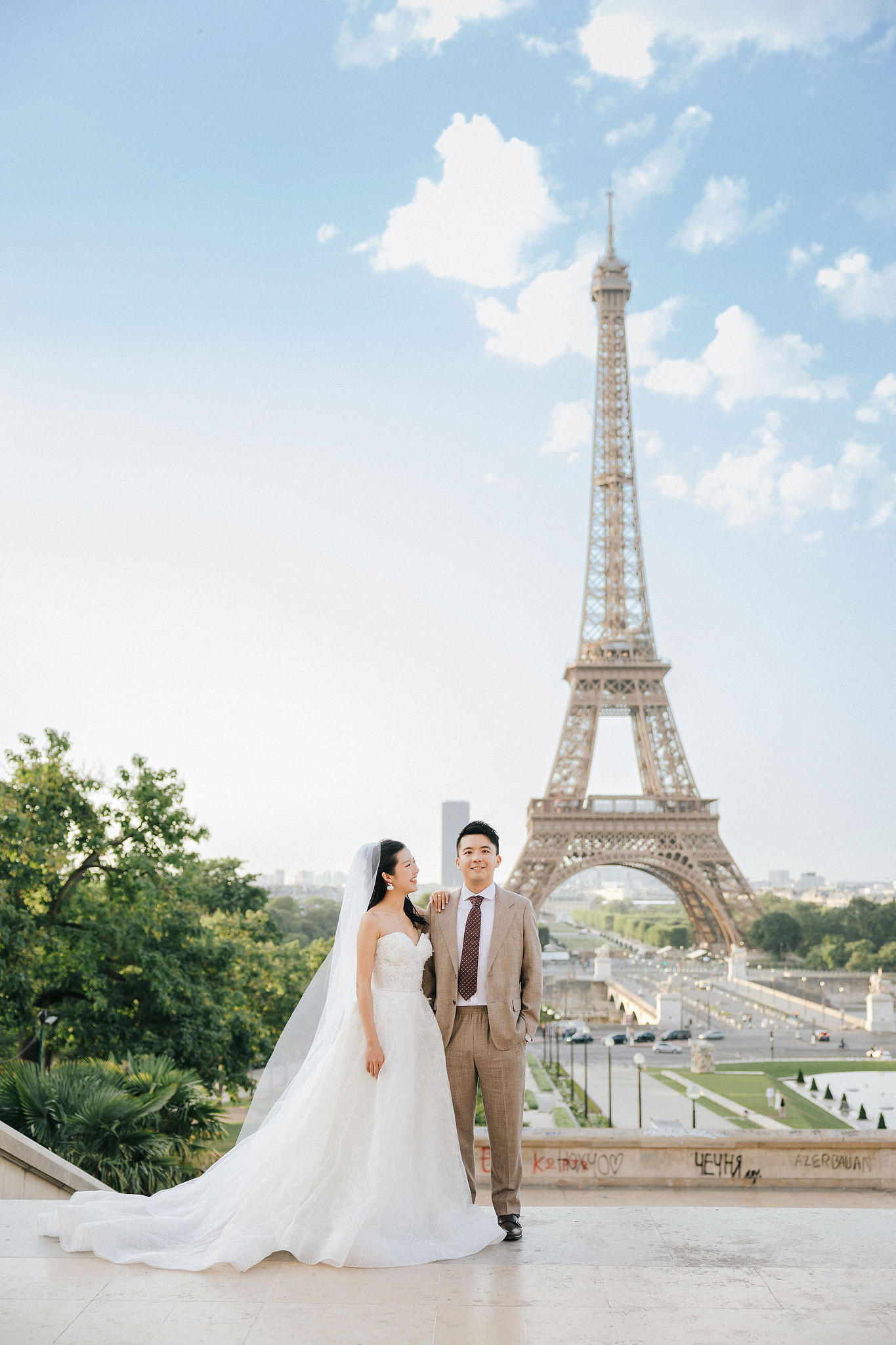 Paris Pre-Wedding Photoshoot | Place du Trocadéro, Bir-Hakeim Bridge & Parisian Streets at Place du Trocadéro pre-wedding photo