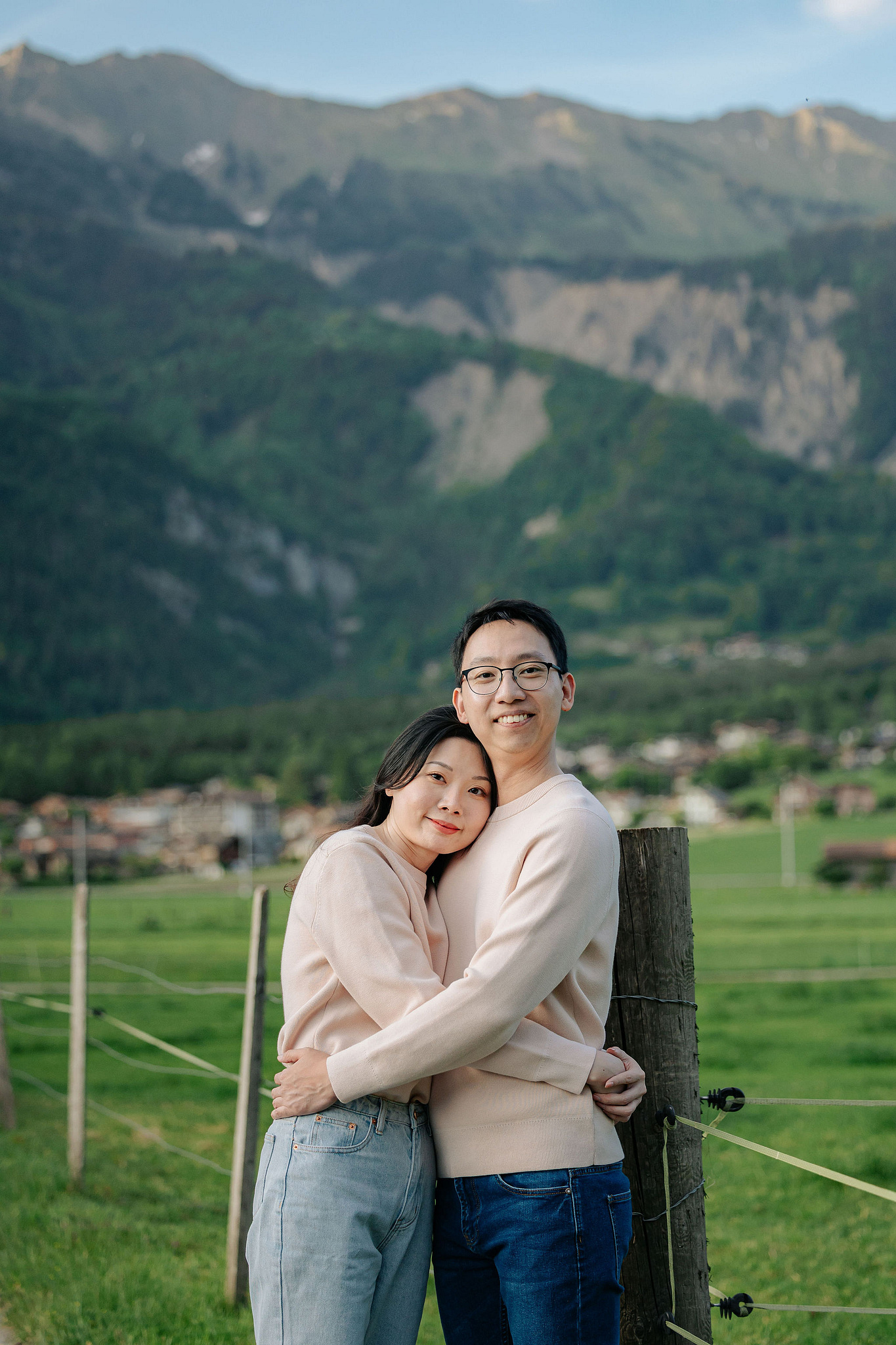 Switzerland Pre-Wedding Photoshoot | Grindelwald First & Grindelwald Village & Lake Brienz at Lake Brienz pre-wedding photo