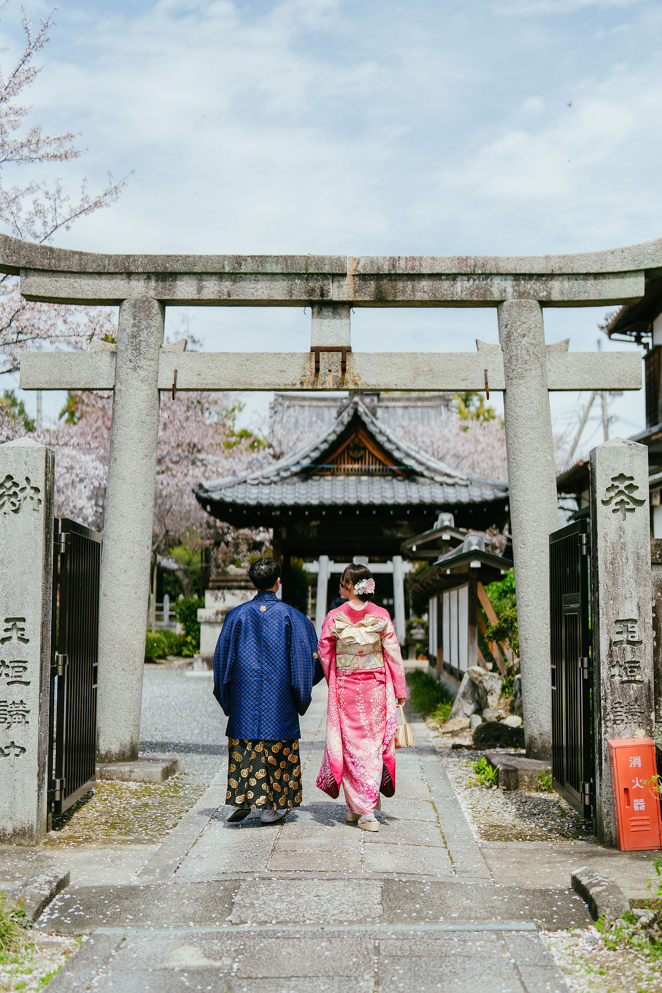 Kyoto Pre-Wedding Photoshoot | Fushimi Inari, Nara Deer Park & Mt. Wakakusa at Fushimi Inari pre-wedding photo