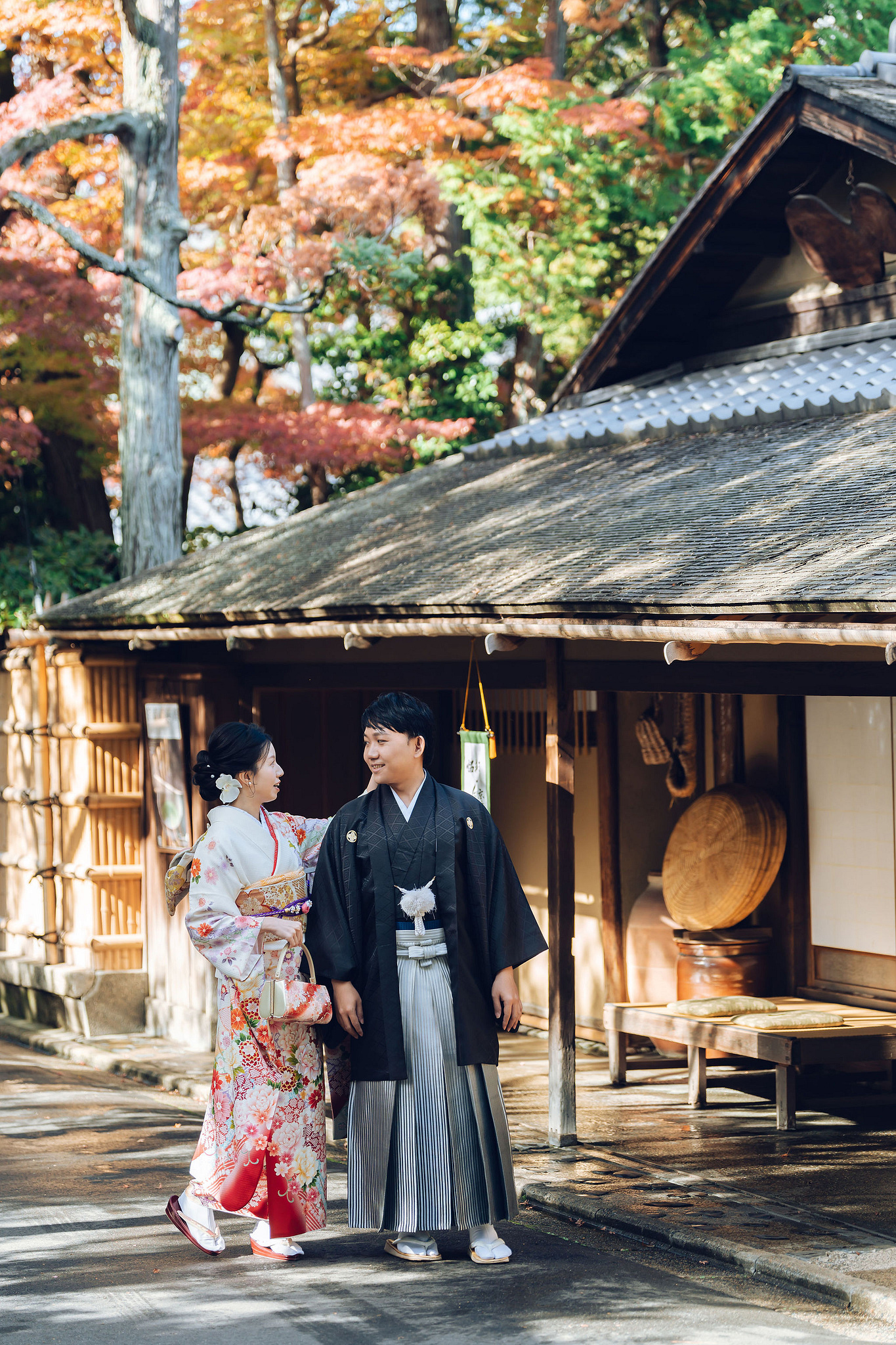 Kyoto Pre-Wedding Photoshoot | Traditional Higashiyama, Arashiyama Hills & Nighttime Railway at Traditional Streets, Higashiyama pre-wedding photo