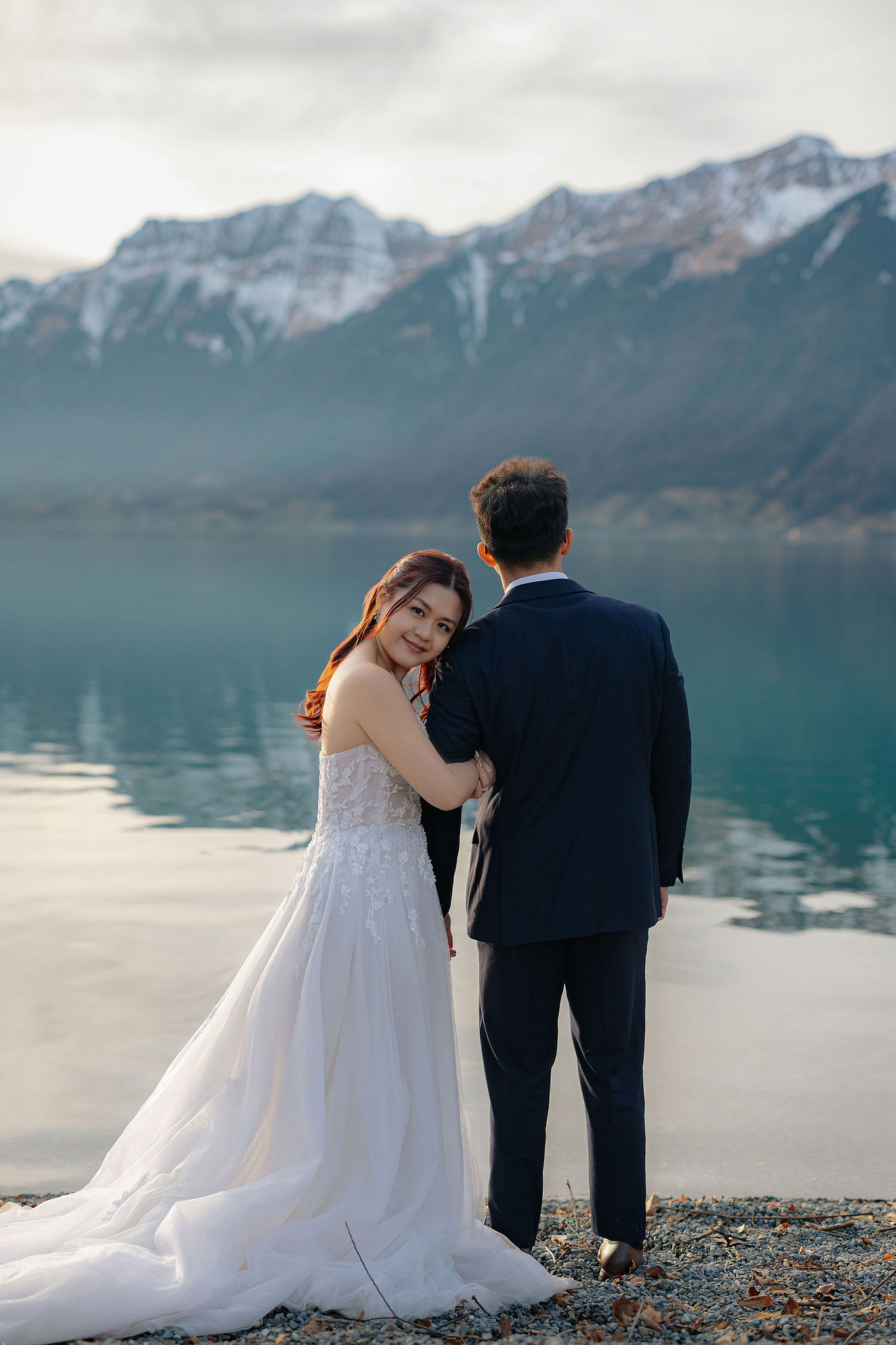 Switzerland Pre-Wedding Photoshoot | Lauterbrunnen, Grindelwald First & Lake Brienz at Lake Brienz pre-wedding photo