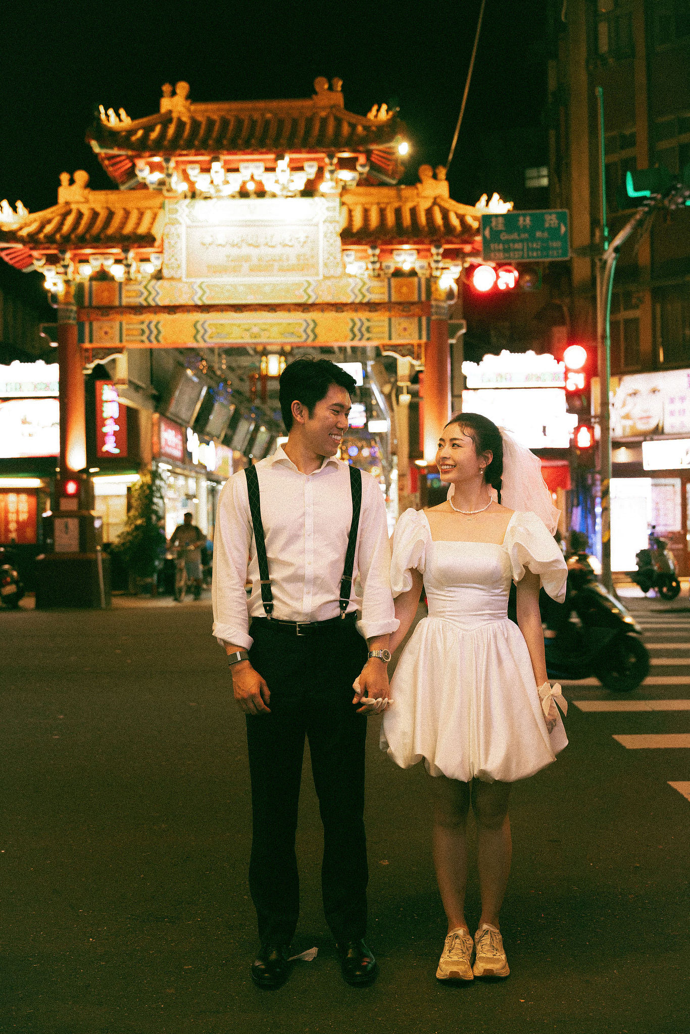 Taiwan Pre-Wedding Photoshoot Traditional Garden Qi Pao Experience Yangmingshan Vintage Night Market Shoot at Night Market pre-wedding photo