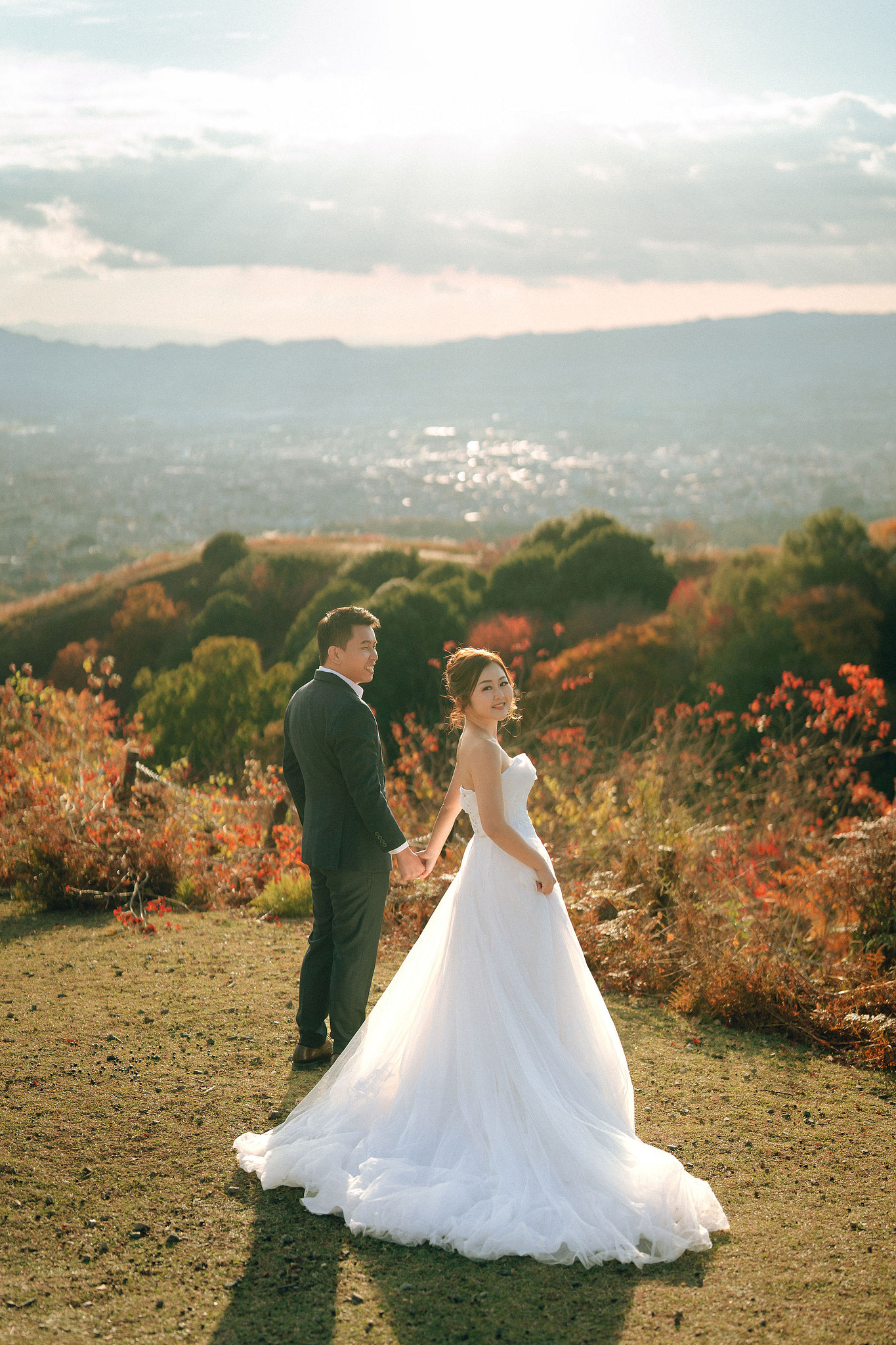 Kyoto Pre-Wedding Photoshoot | Arashiyama River, Arashiyama Temple & Mt. Wakakusa at Mt. Wakakusa pre-wedding photo
