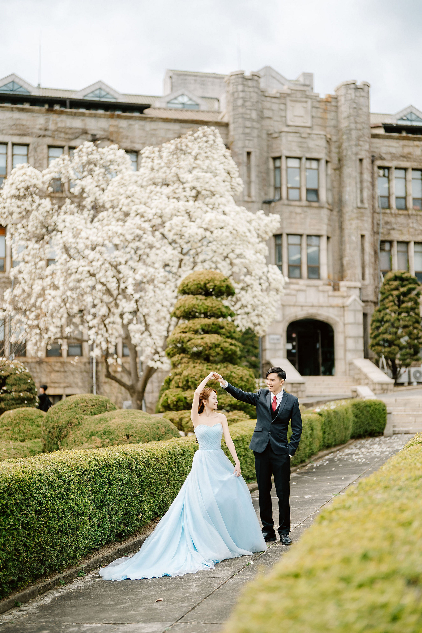 Seoul Pre-Wedding Photoshoot | Yongsan Park, Yonsei University & Kyung Hee University at Yonsei University pre-wedding photo