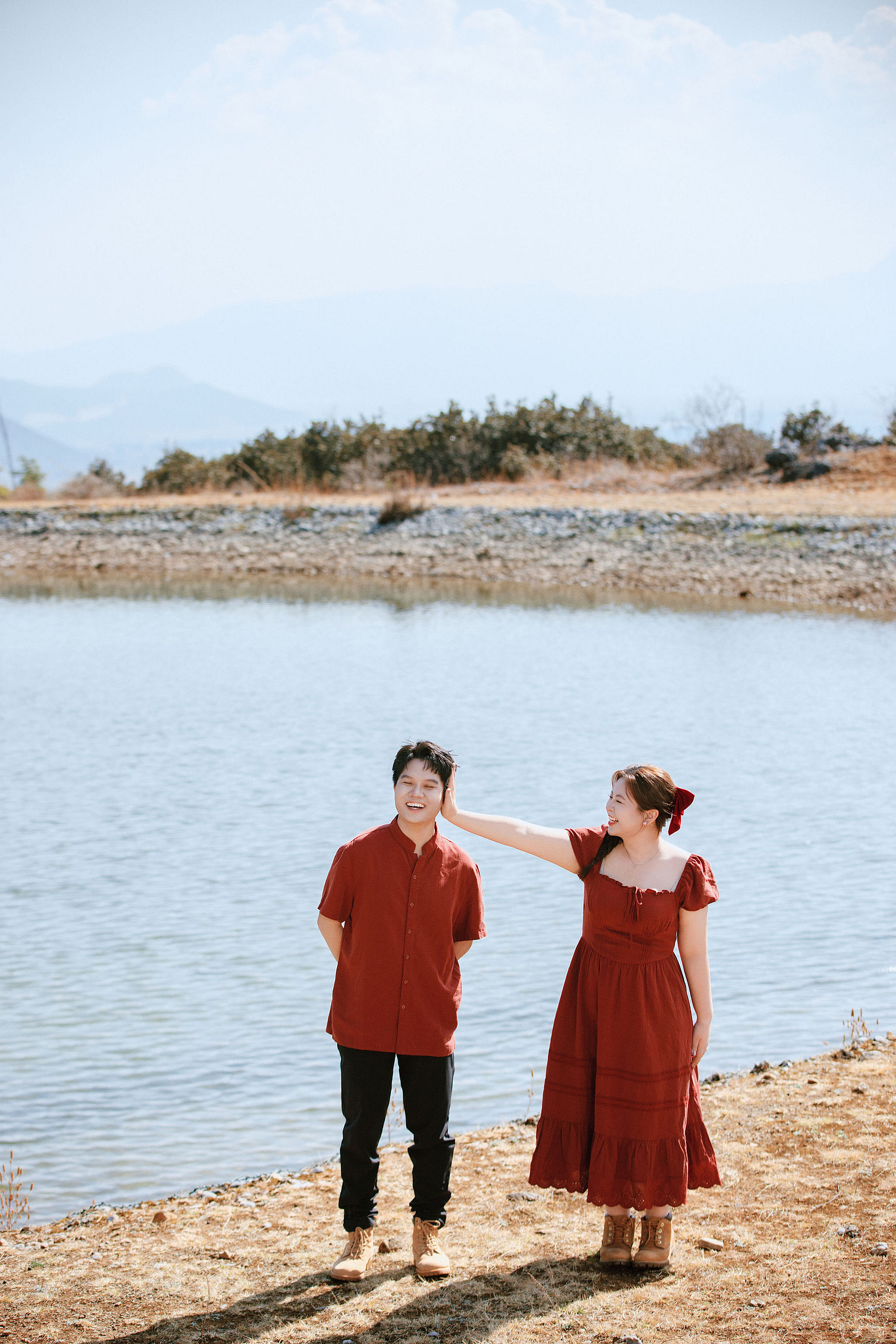 Lijiang Pre-Wedding Photoshoot | Spruce Meadow, Blue Moon Valley & Alpine Lake at Natural Lake pre-wedding photo