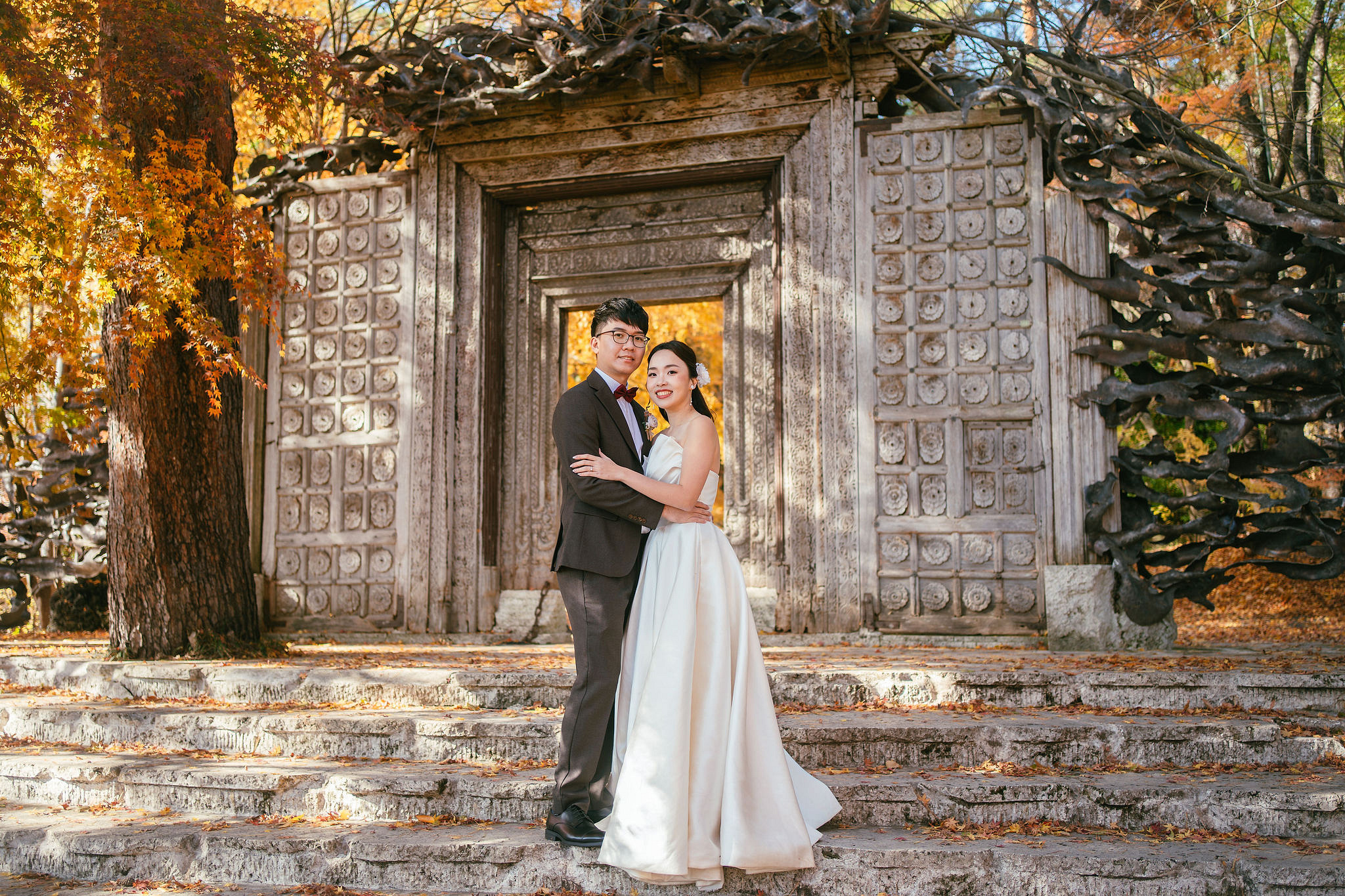Tokyo & Mt Fuji Pre-Wedding Photoshoot | Asakusa Temple, Maple Corridor, Susuki Fields & Lake Kawaguchiko at Maple Corridor pre-wedding photo