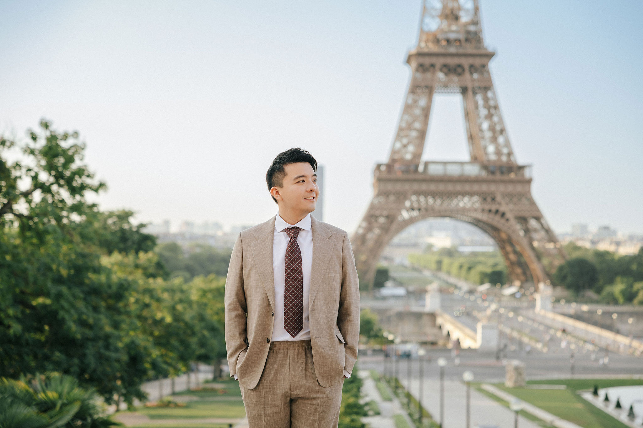 Paris Pre-Wedding Photoshoot | Place du Trocadéro, Bir-Hakeim Bridge & Parisian Streets at Place du Trocadéro pre-wedding photo