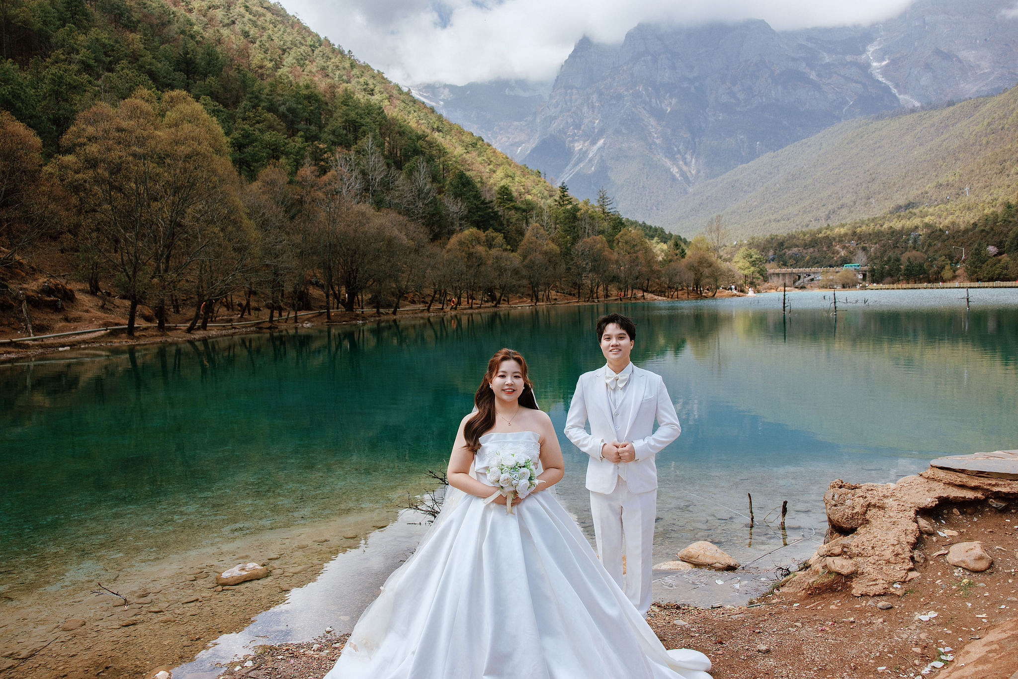 Lijiang Pre-Wedding Photoshoot | Spruce Meadow, Blue Moon Valley & Alpine Lake at Blue Moon Valley pre-wedding photo