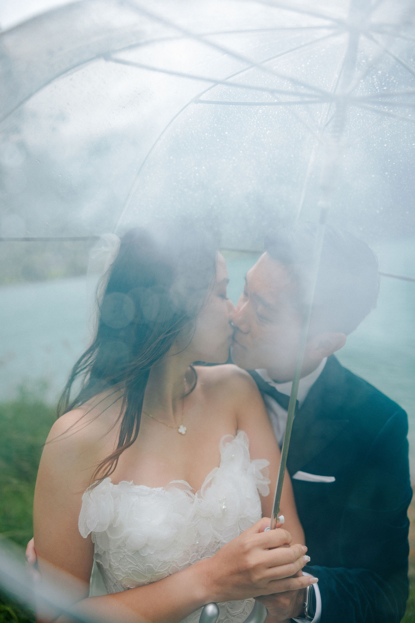 Switzerland Pre-Wedding Photoshoot | Grindelwald Village & Lauterbrunnen & Lake Lungern at Lake Lungern pre-wedding photo