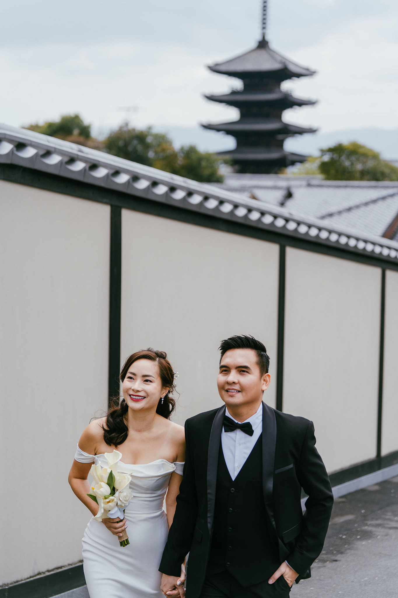 Kyoto Pre-Wedding Photoshoot | Gion Canal, Ninenzaka & Mount Wakakusa at Ninenzaka & Yasaka Pagoda pre-wedding photo