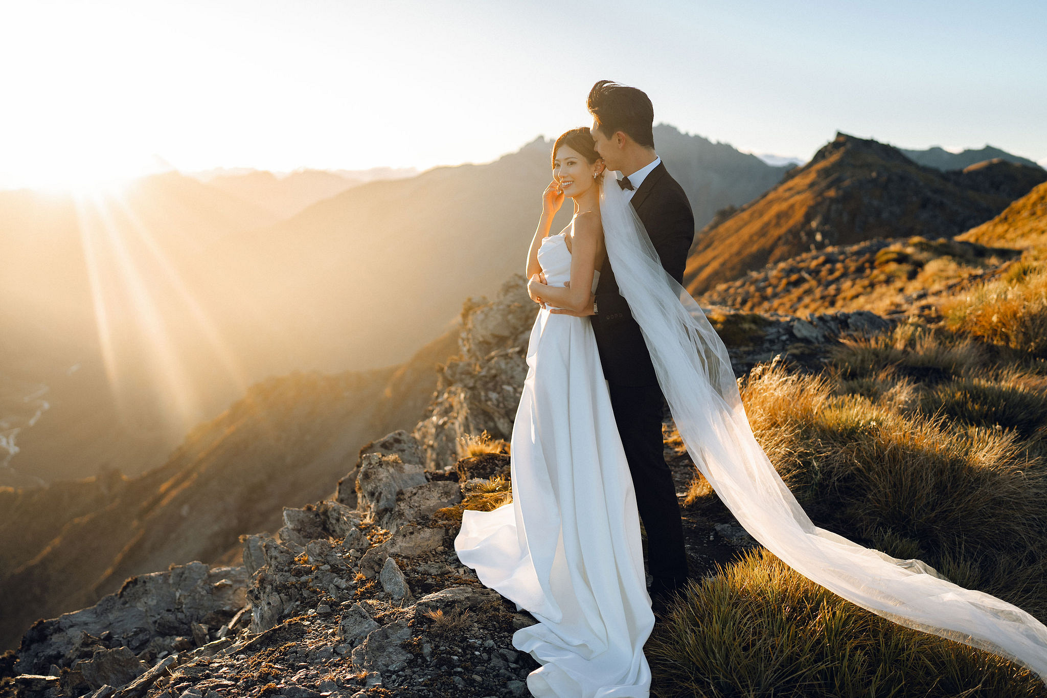 New Zealand Autumn Pre-Wedding Photoshoot Twin Peak Skippers Canyon Alpaca Farm Hilltop Cardrona Night Shoot Kombi Van at Twin Peak pre-wedding photo