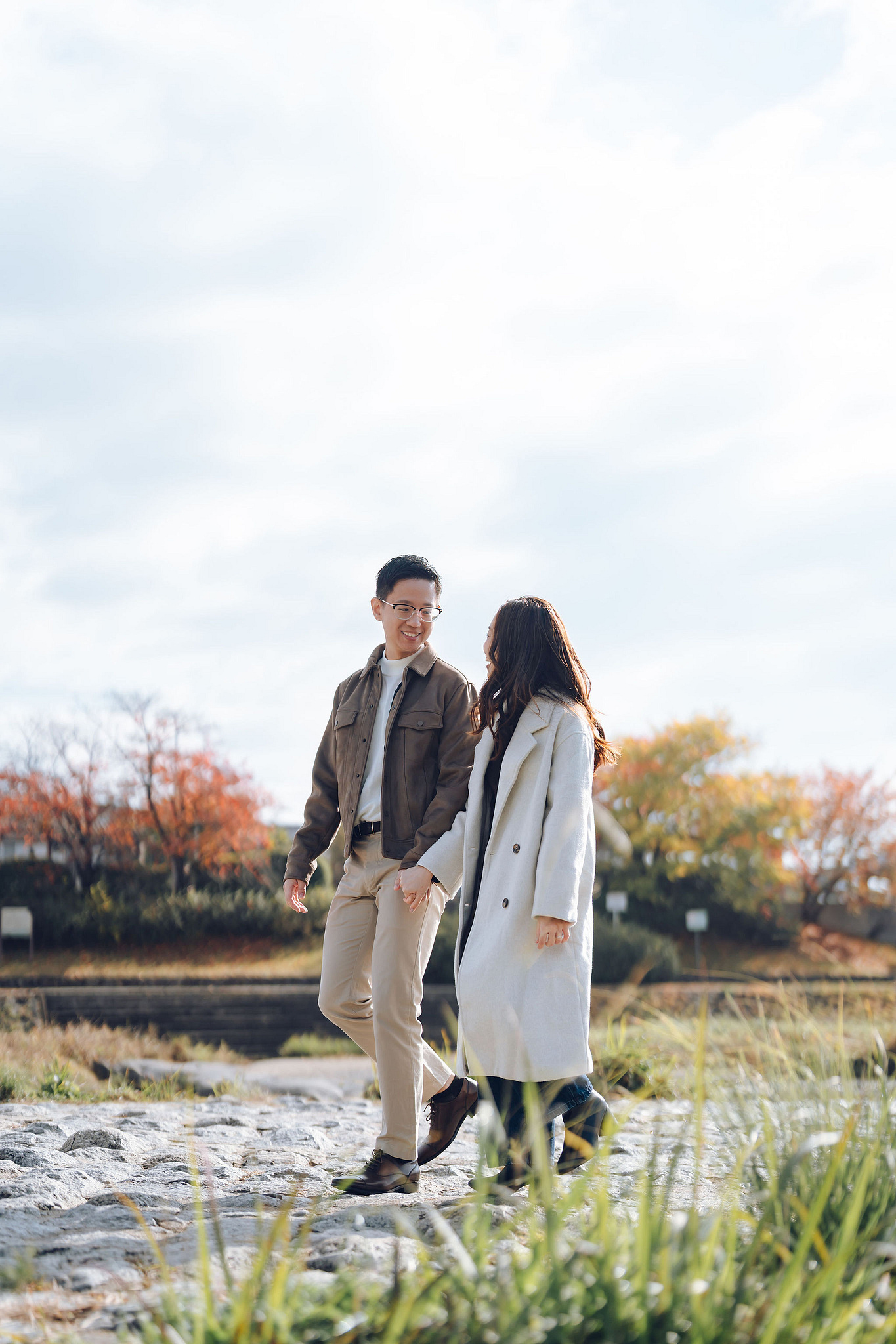 Kyoto Pre-Wedding Photoshoot | Kamo River, Nara Deer Park & Mt. Wakakusa at Kamo River pre-wedding photo