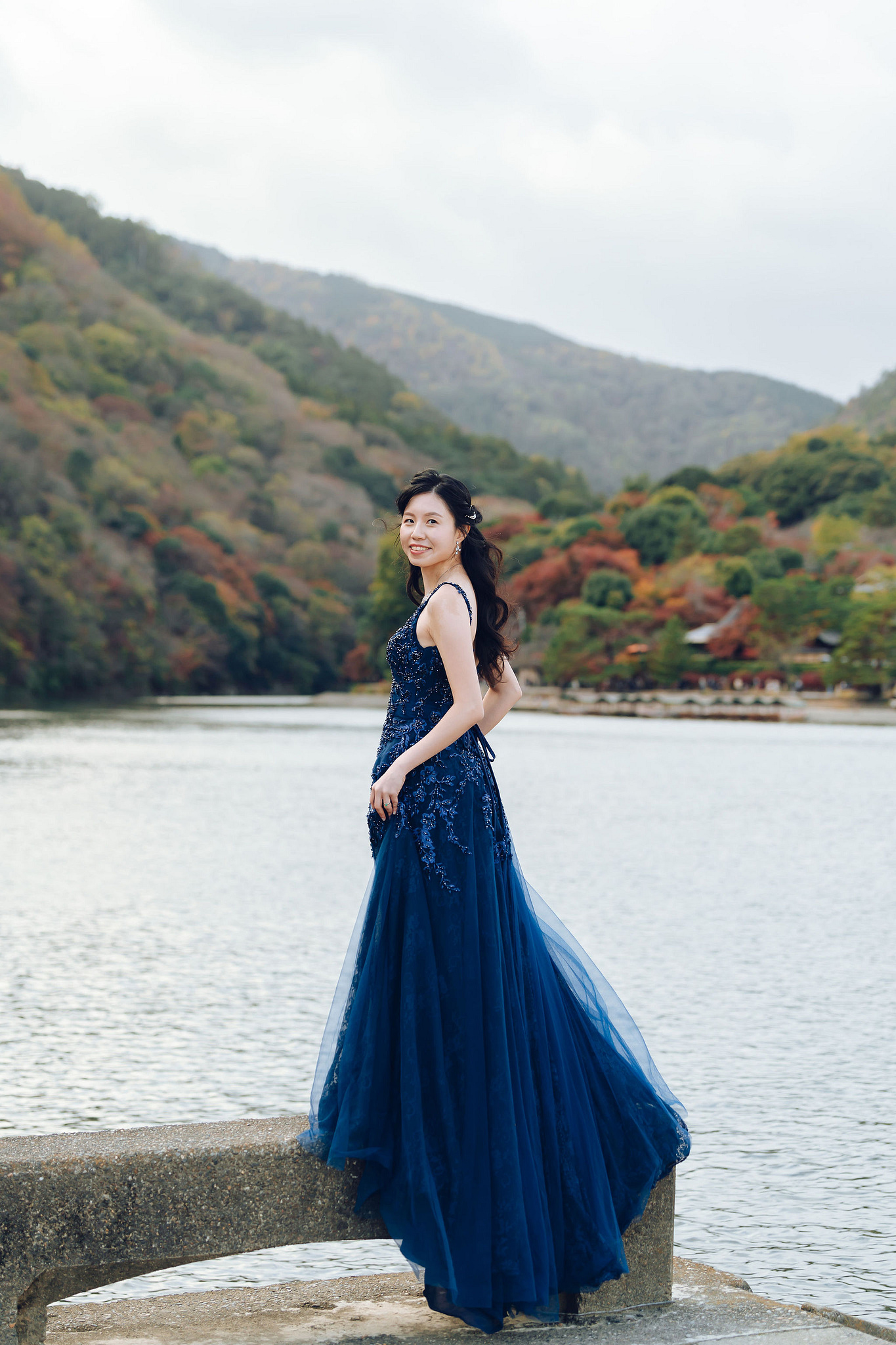 Kyoto Pre-Wedding Photoshoot | Traditional Higashiyama, Arashiyama Hills & Nighttime Railway at Arashiyama Area & Hillside pre-wedding photo
