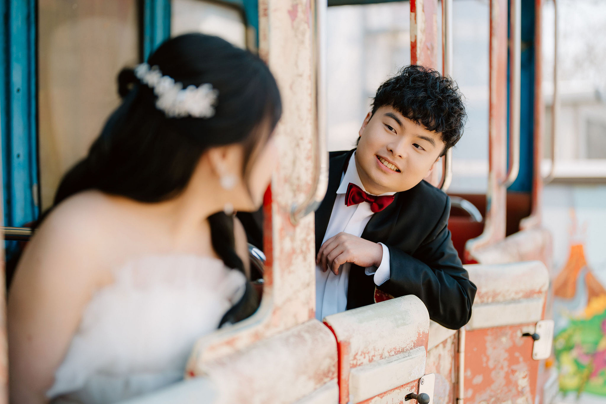Seoul Pre-Wedding Photoshoot | Yongma Land, Seoul Forest & Namsangol Hanok Village at Yongma Land Amusement Park pre-wedding photo