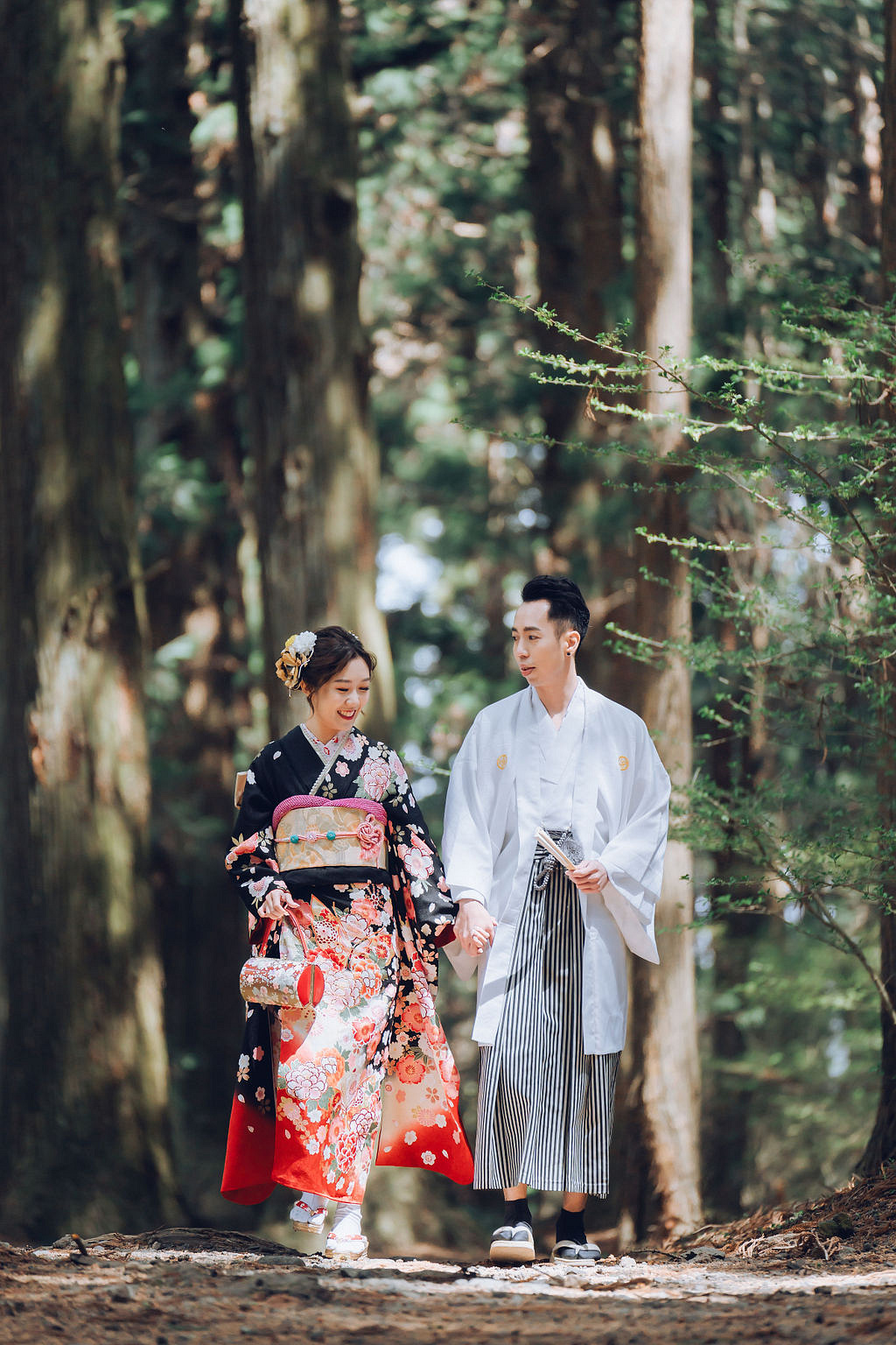 Tokyo & Mt Fuji Pre-Wedding Photoshoot | Mt Fuji Shrine, Chureito Pagoda & Lake Kawaguchiko at Mt Fuji Shrine pre-wedding photo