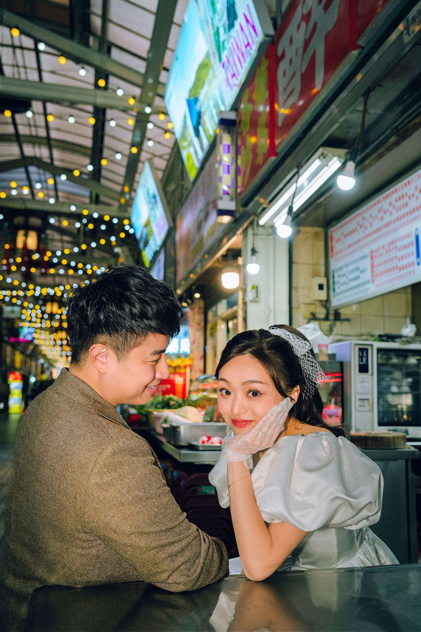 Taiwan Pre-Wedding Photoshoot | Dadaocheng, Nanjing Road & Huaxi Street at Huaxi Street pre-wedding photo