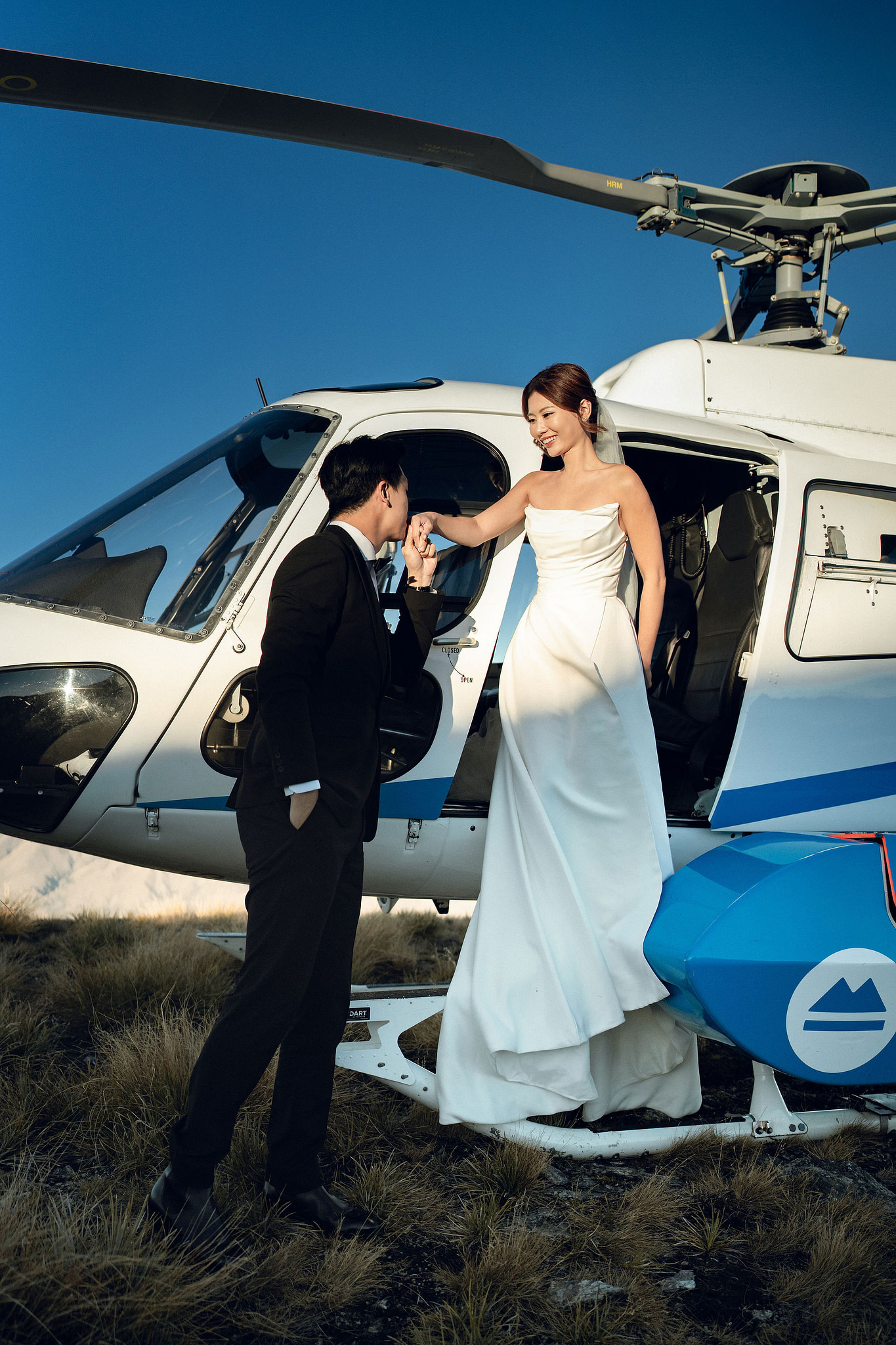 New Zealand Autumn Pre-Wedding Photoshoot Twin Peak Skippers Canyon Alpaca Farm Hilltop Cardrona Night Shoot Kombi Van at Twin Peak pre-wedding photo