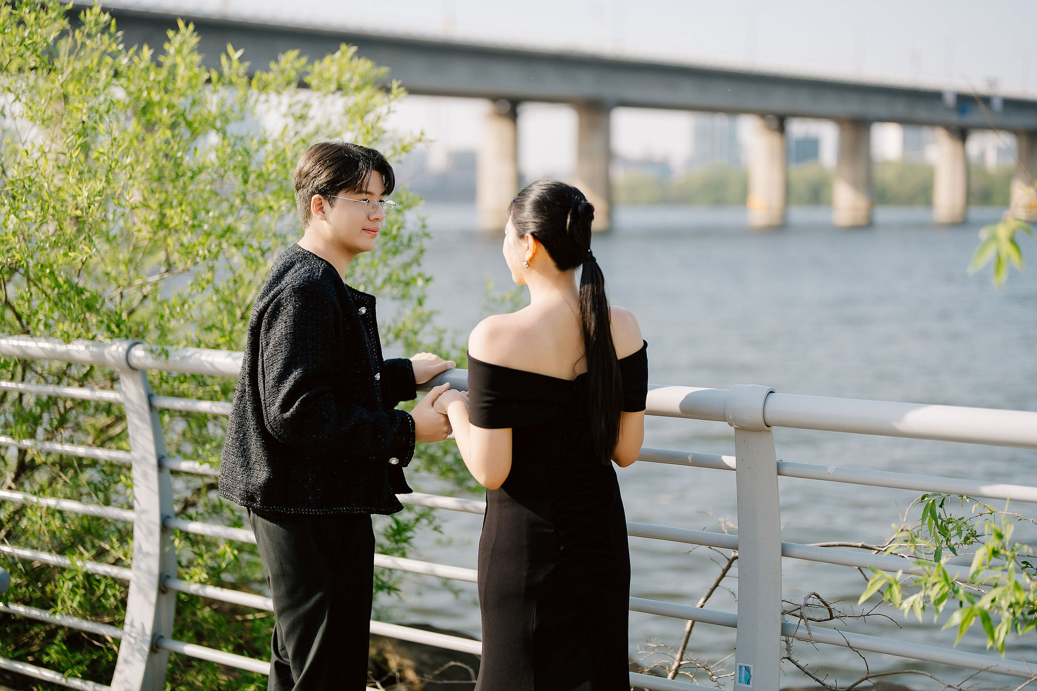 Seoul Pre-Wedding Photoshoot | Namsan, City Streets & Hangang Park at Hangang Park pre-wedding photo