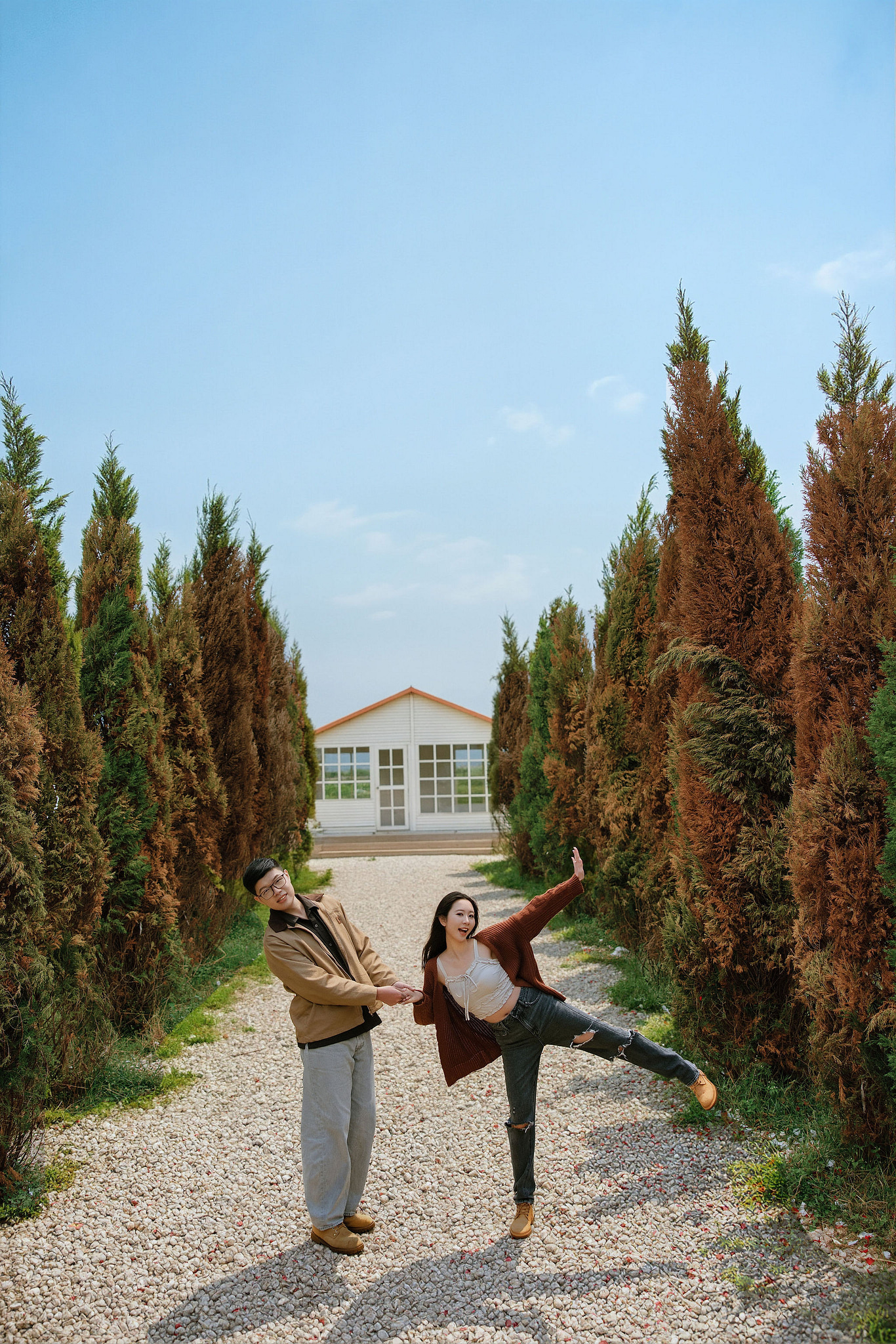 Lijiang, Yunnan Pre-Wedding Photoshoot | Spruce Meadow, Blue Moon Valley, Yulong Snow Mountain & Shuhe Ancient Town at Yulong Snow Mountain pre-wedding photo